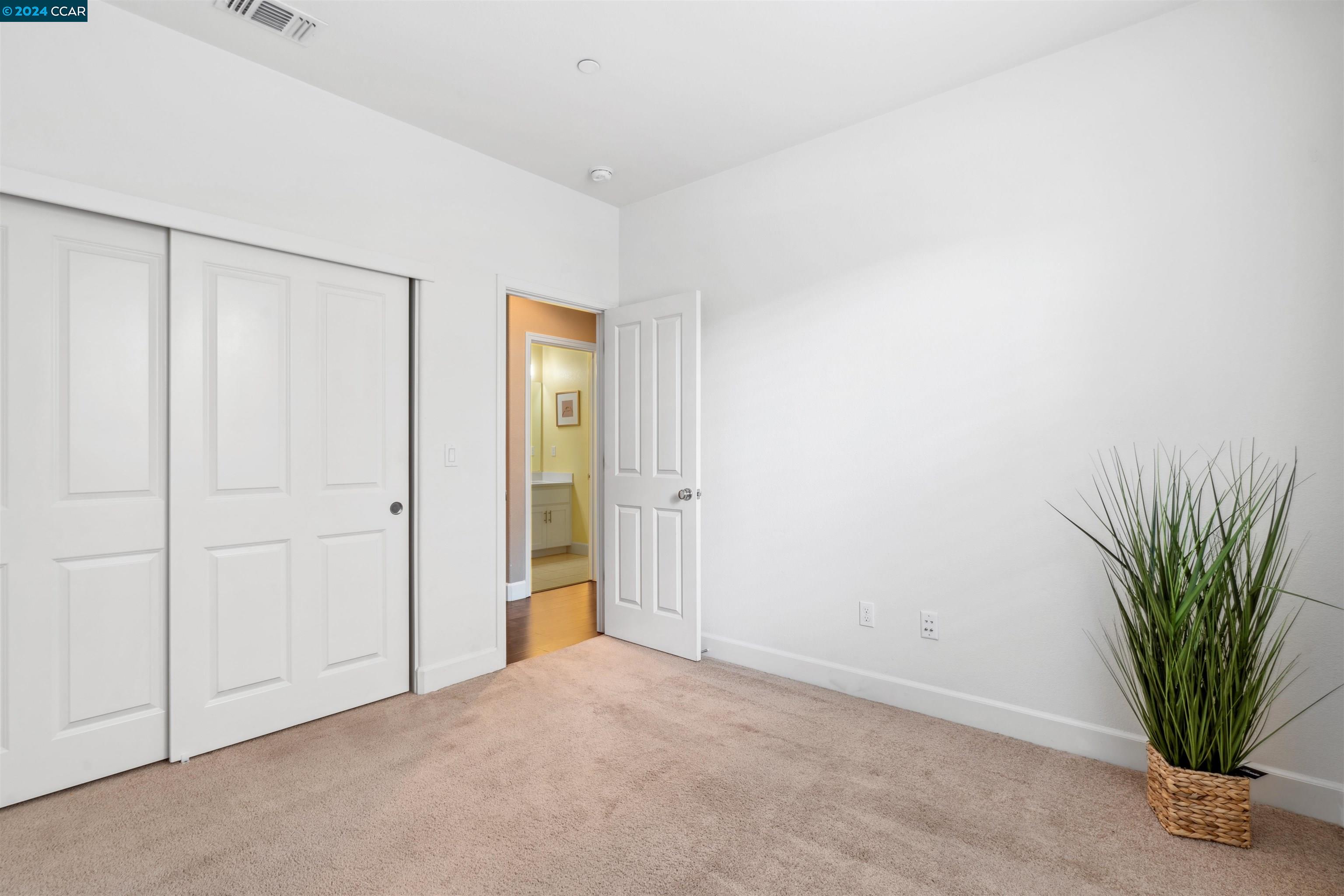 577 Eileen St