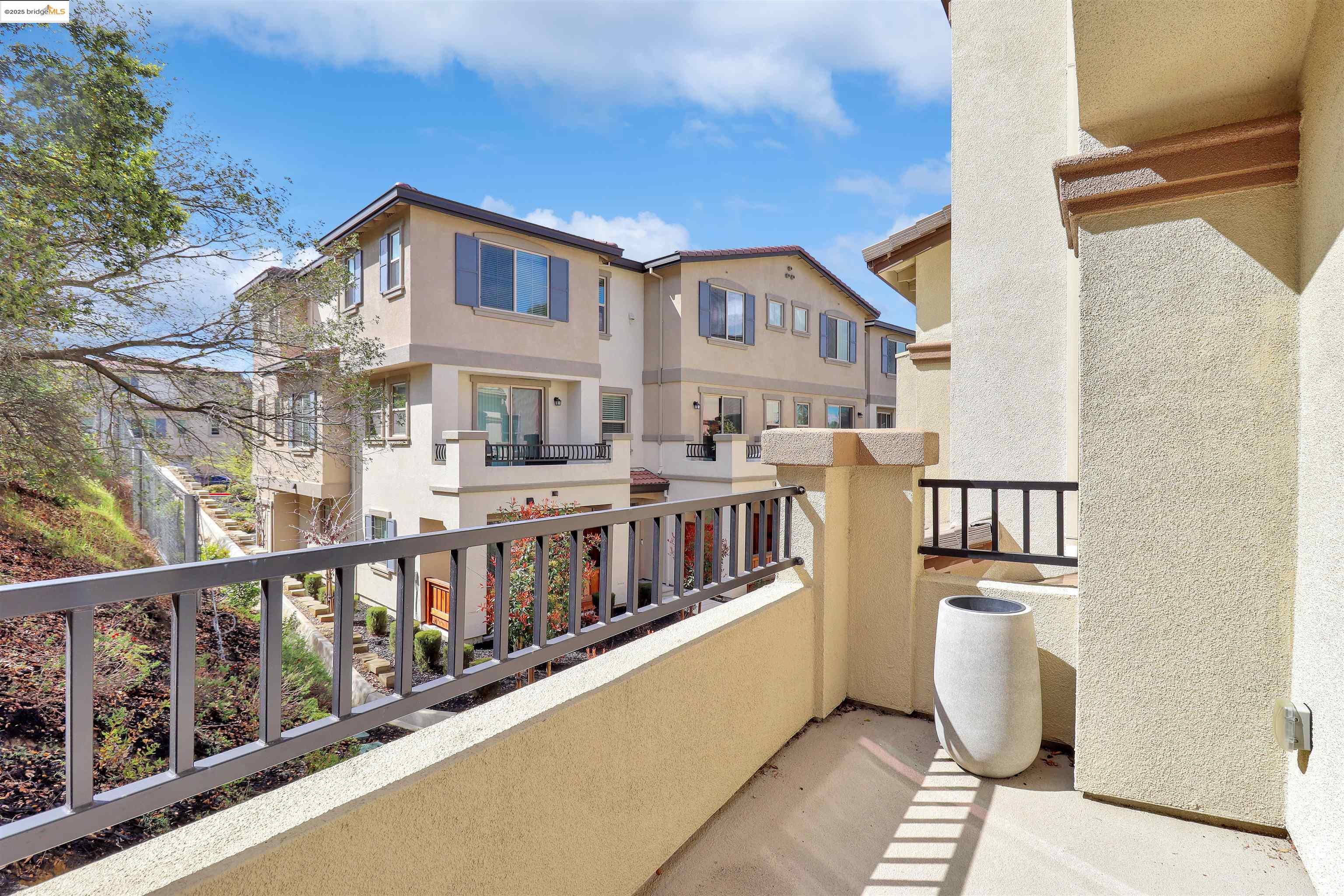225 Laurel Knoll Dr