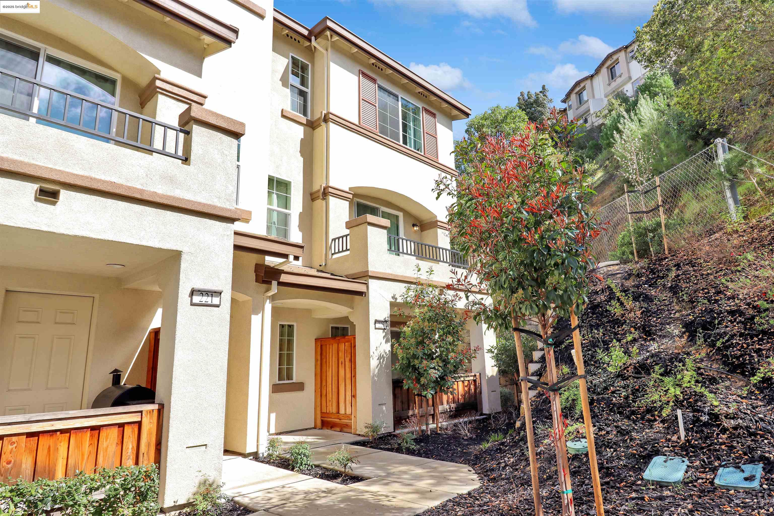 225 Laurel Knoll Dr