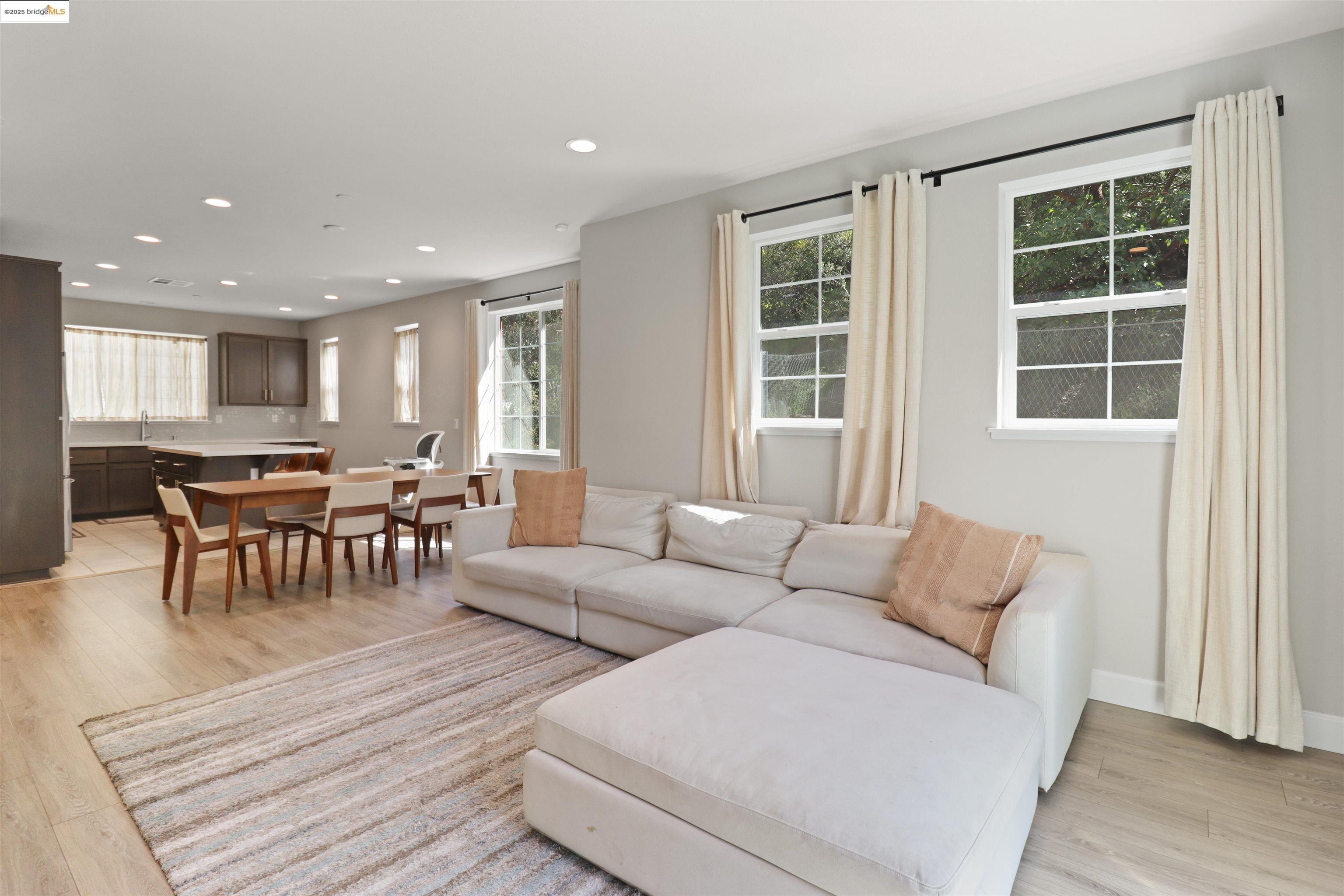 225 Laurel Knoll Dr