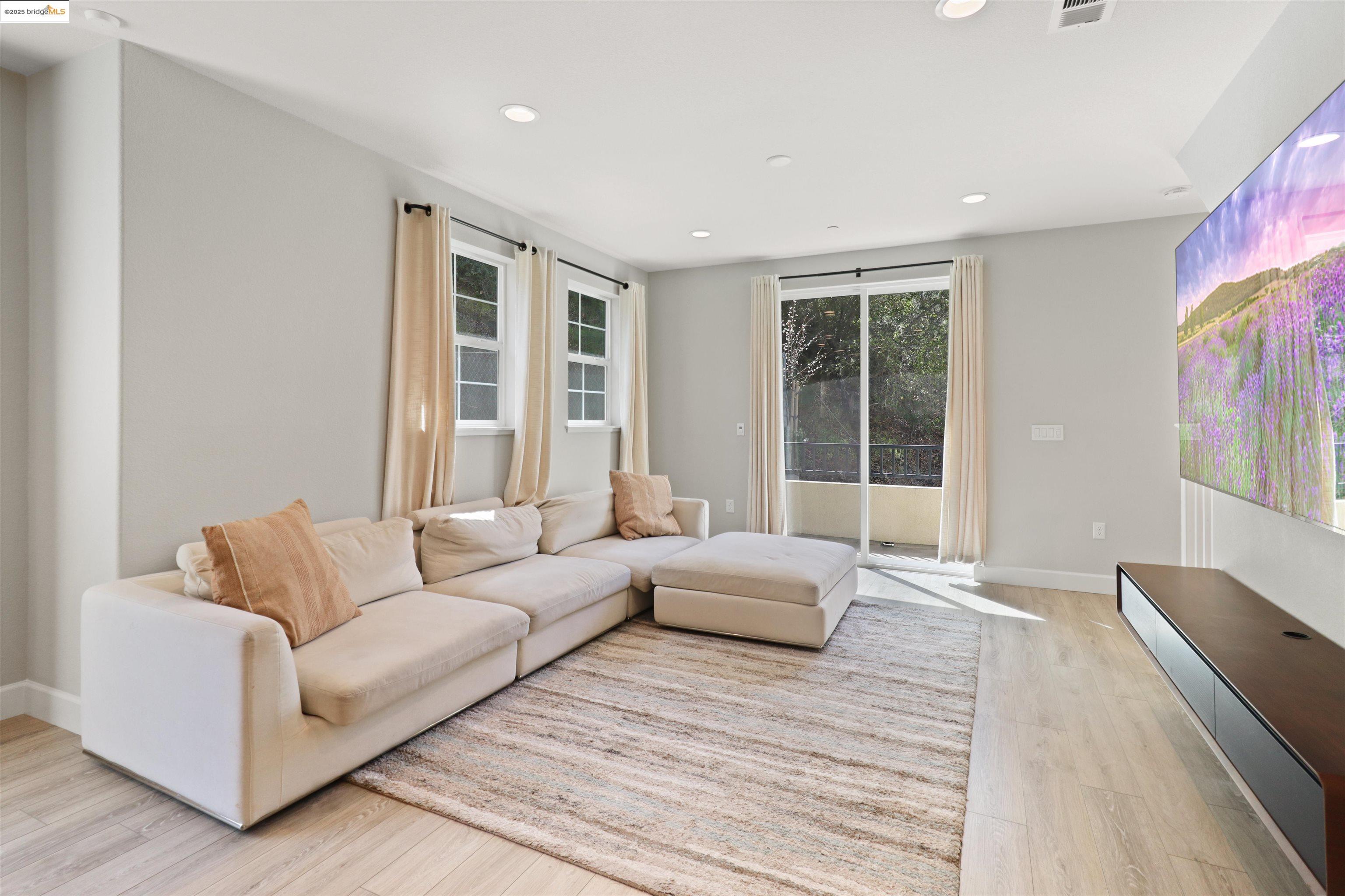 225 Laurel Knoll Dr