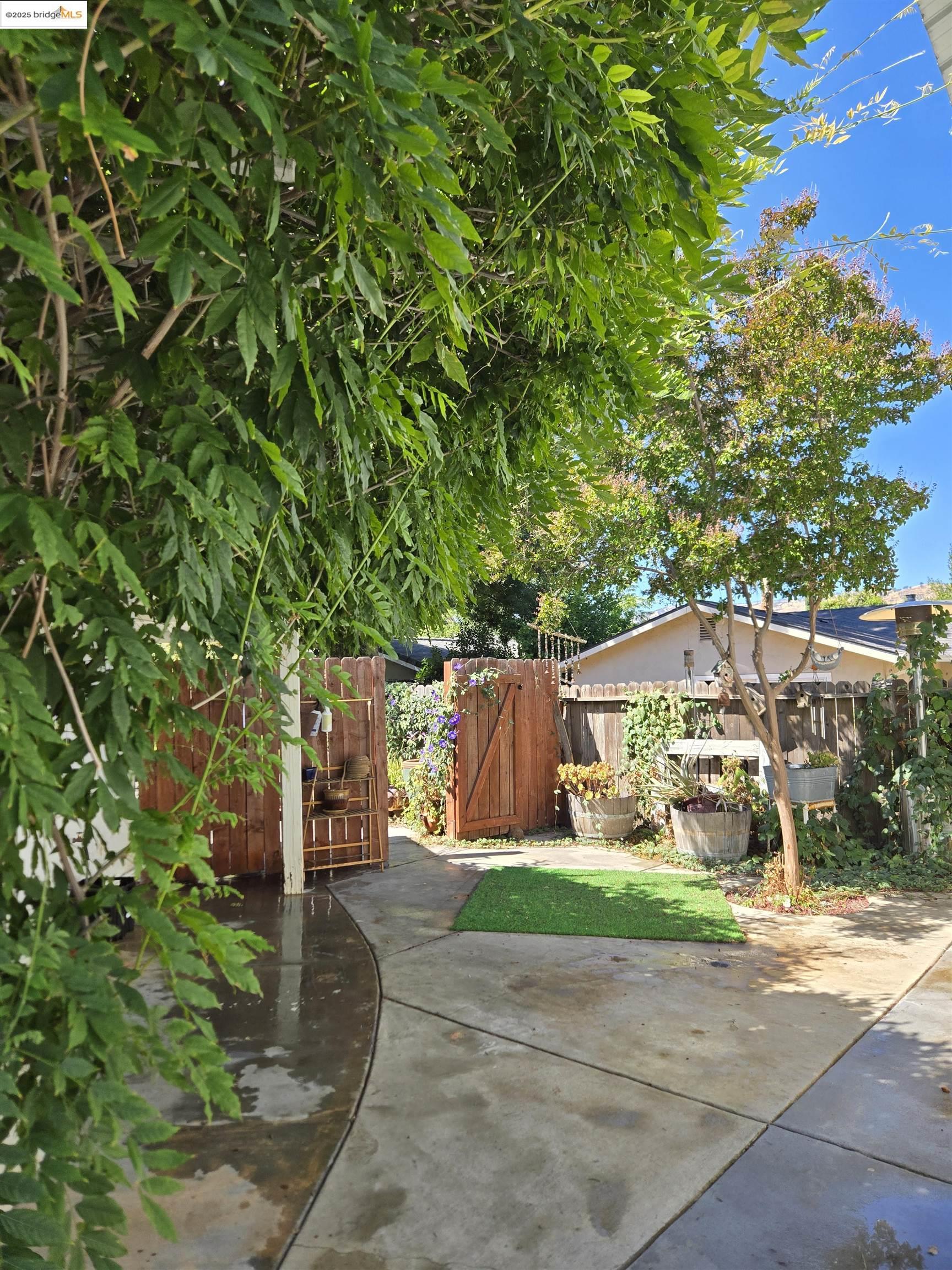 512 Corte Alta