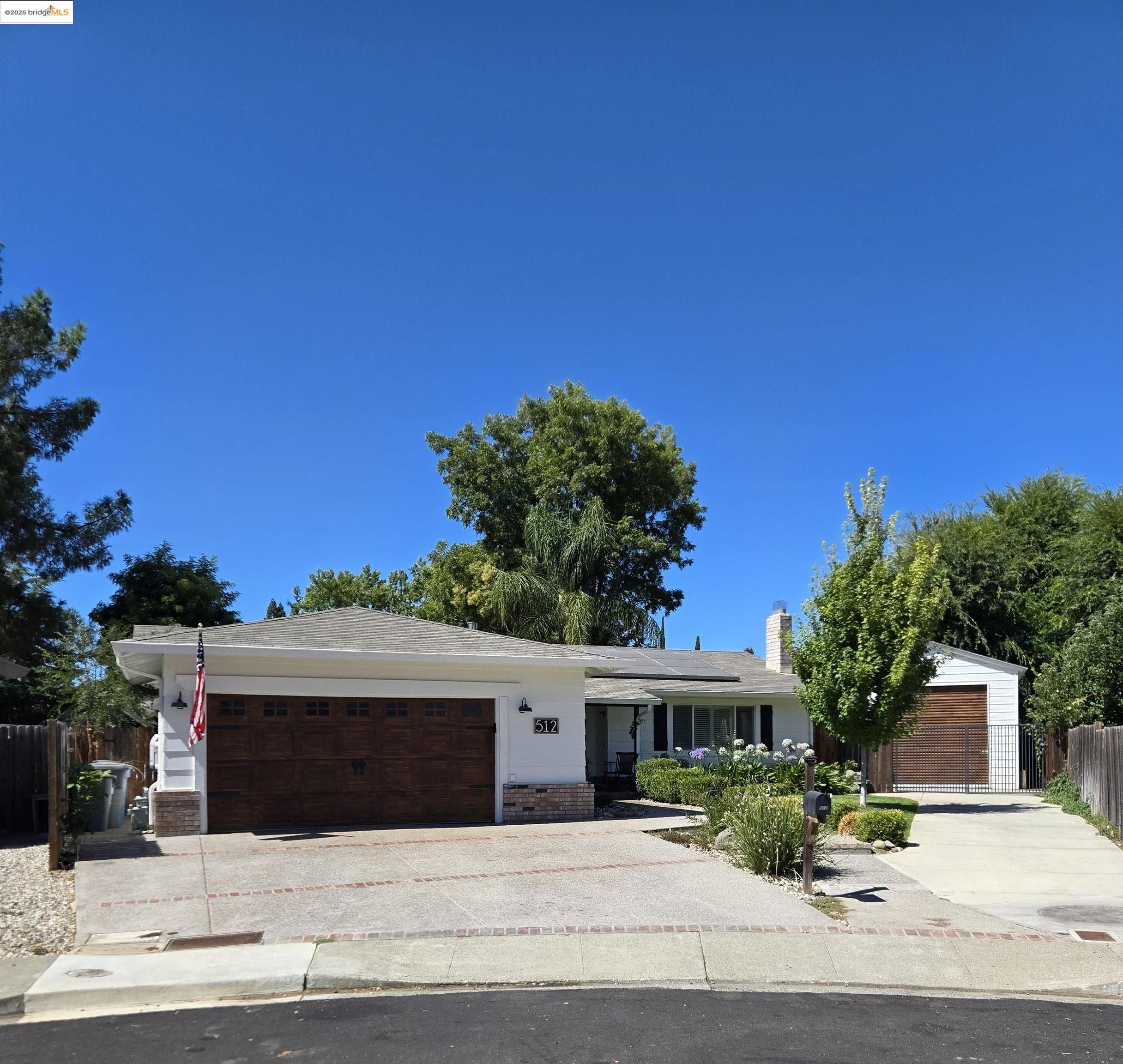 512 Corte Alta
