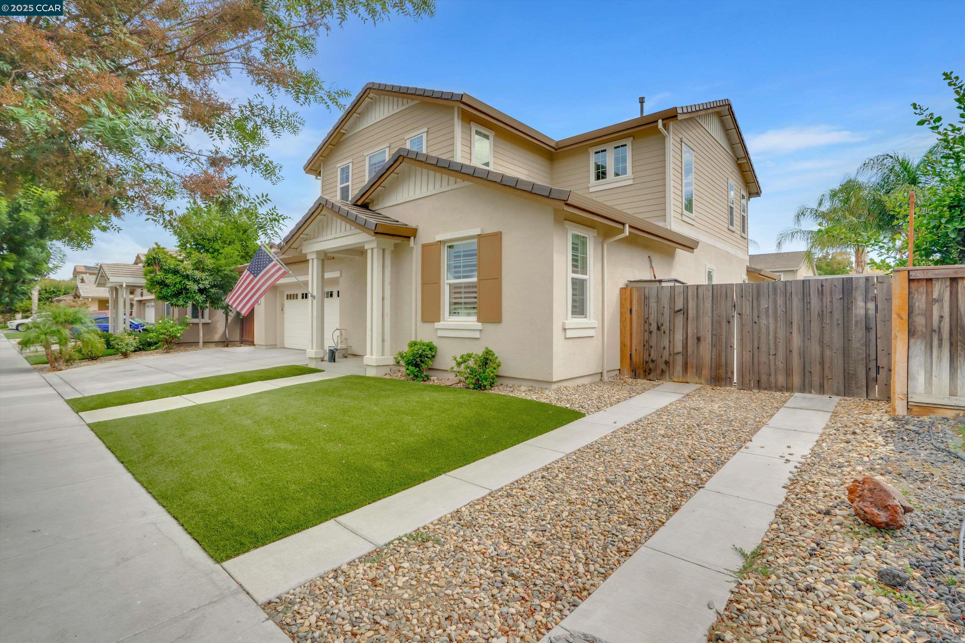 504 Vivian St