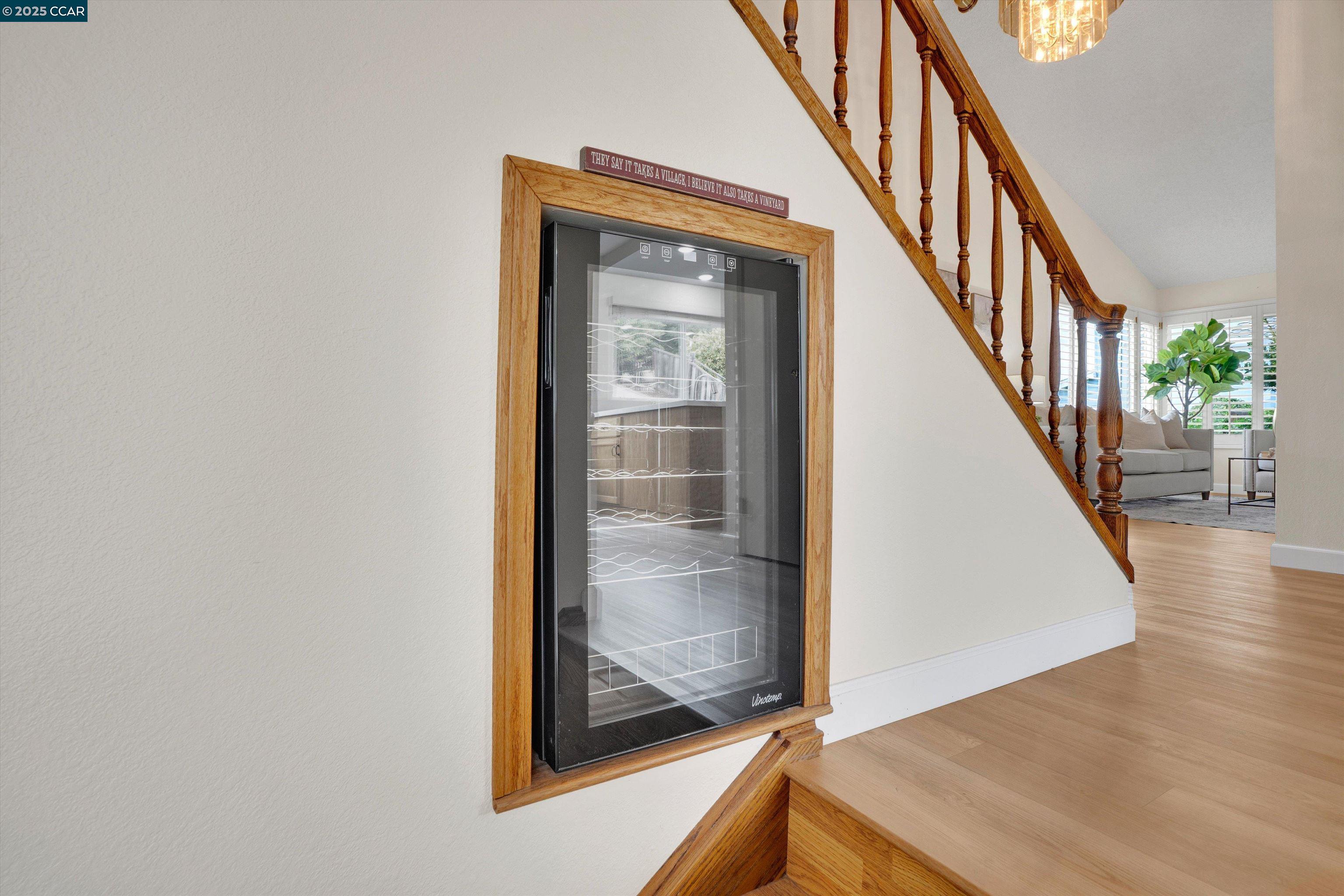 1112 Dennis Ct