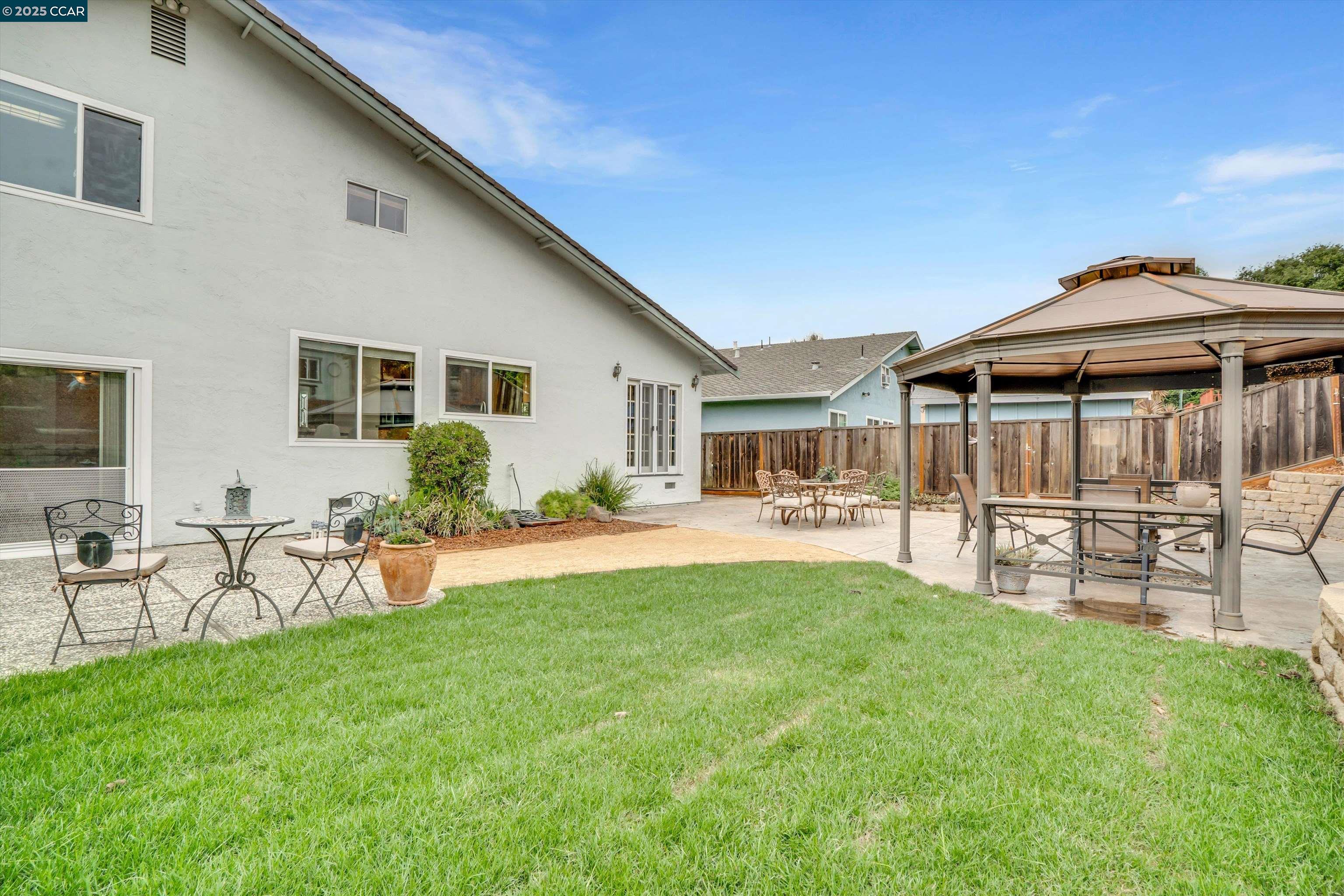 1112 Dennis Ct