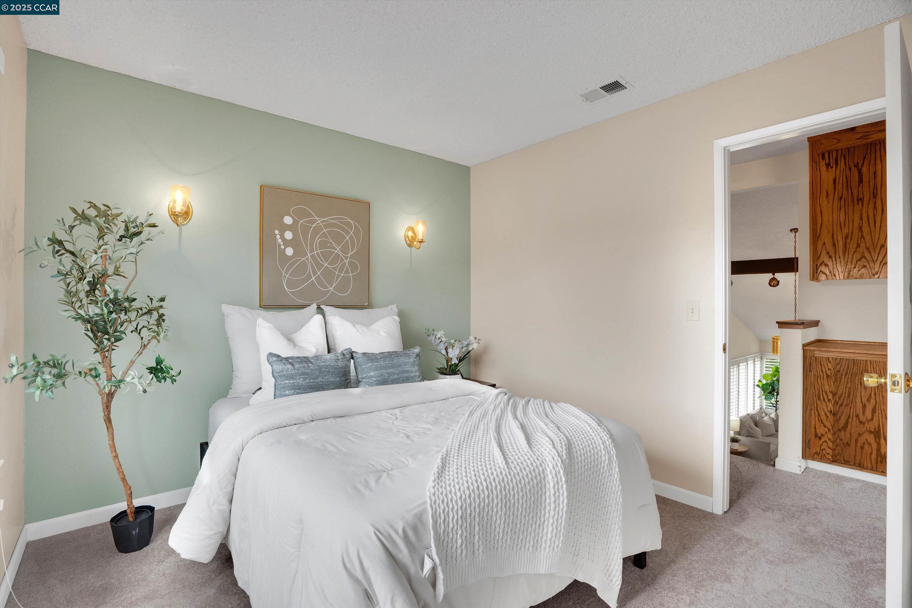 1112 Dennis Ct