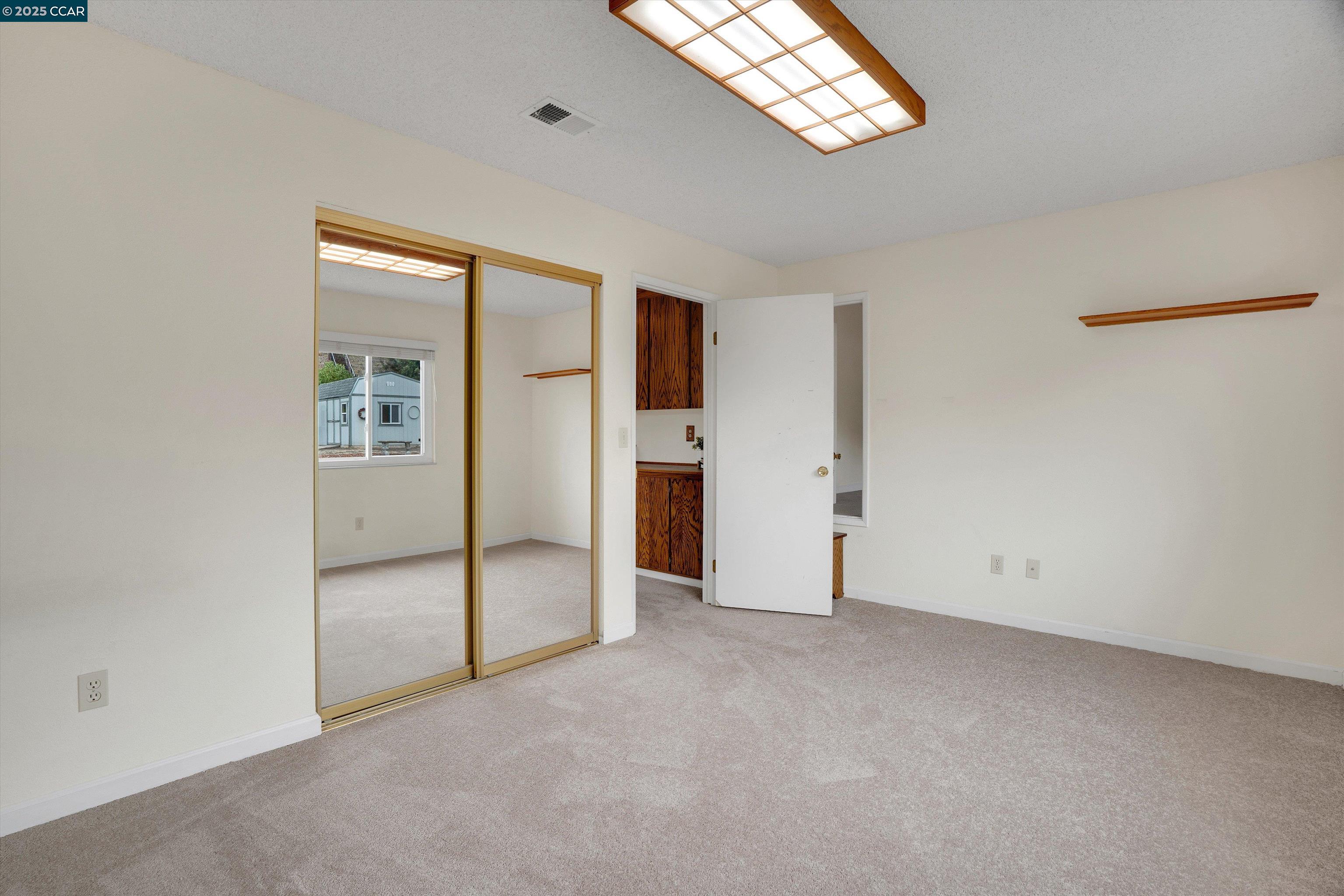 1112 Dennis Ct