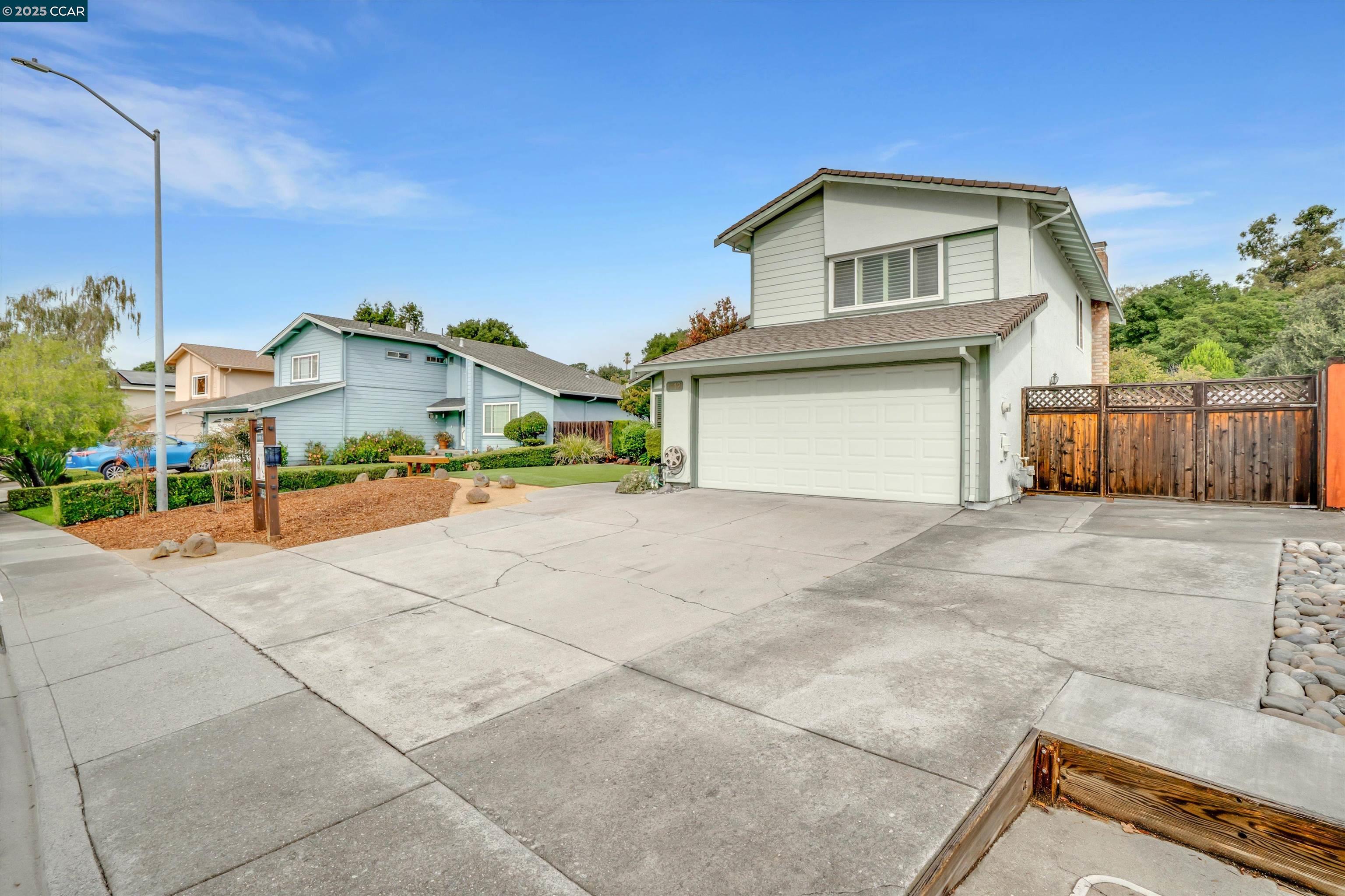 1112 Dennis Ct