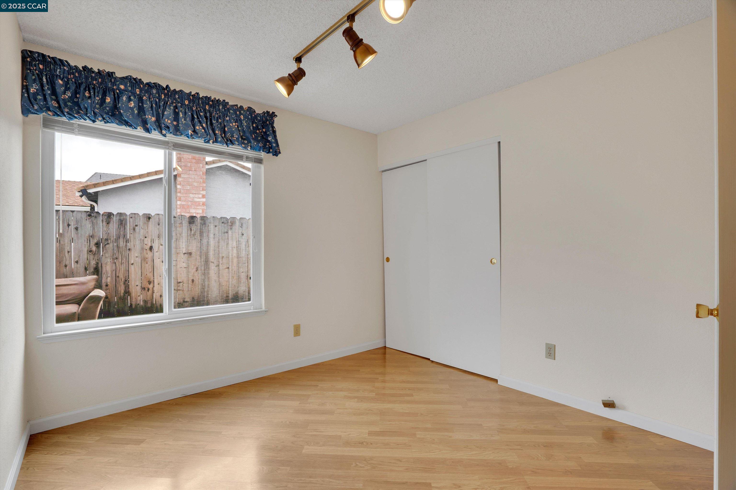 1112 Dennis Ct