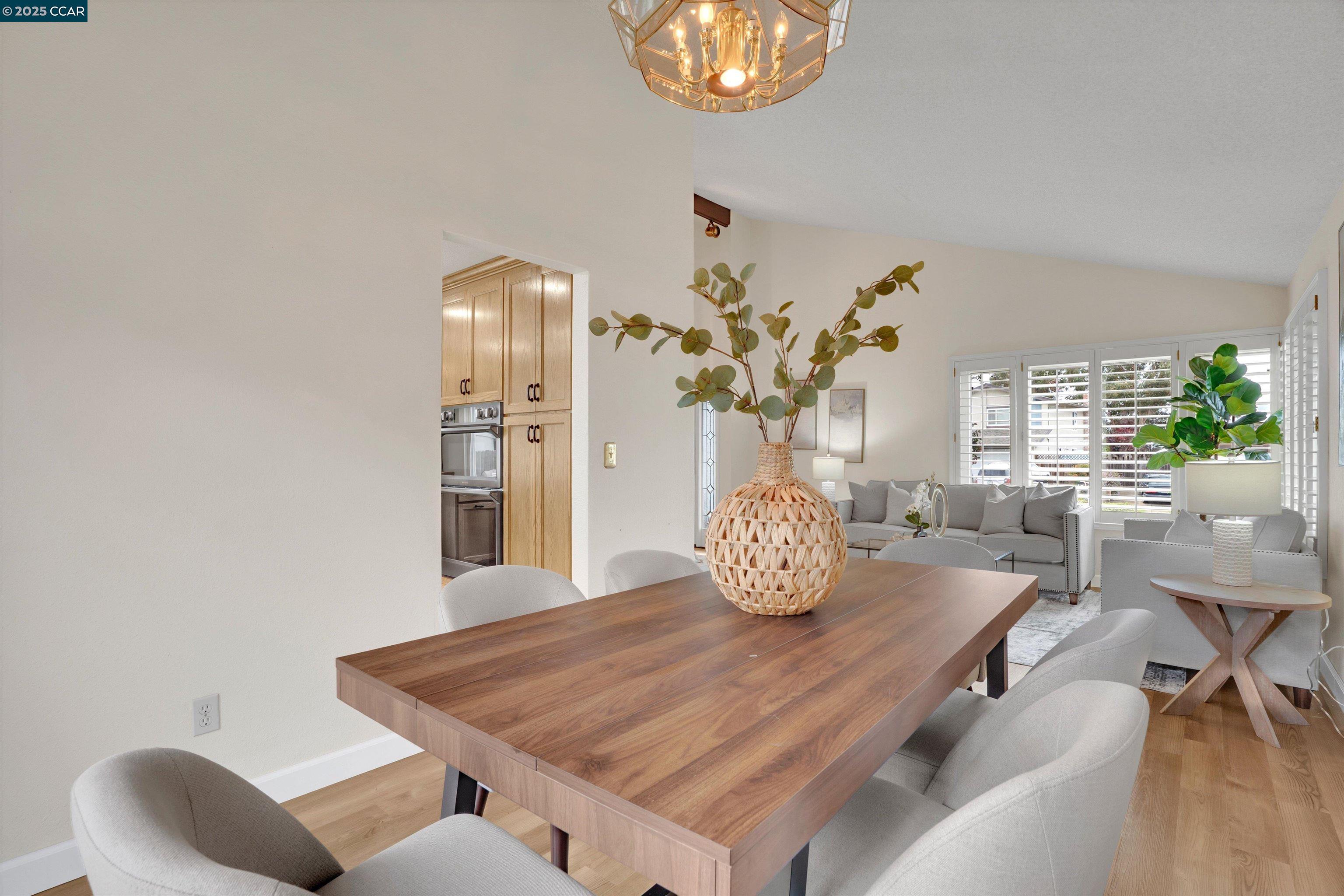 1112 Dennis Ct