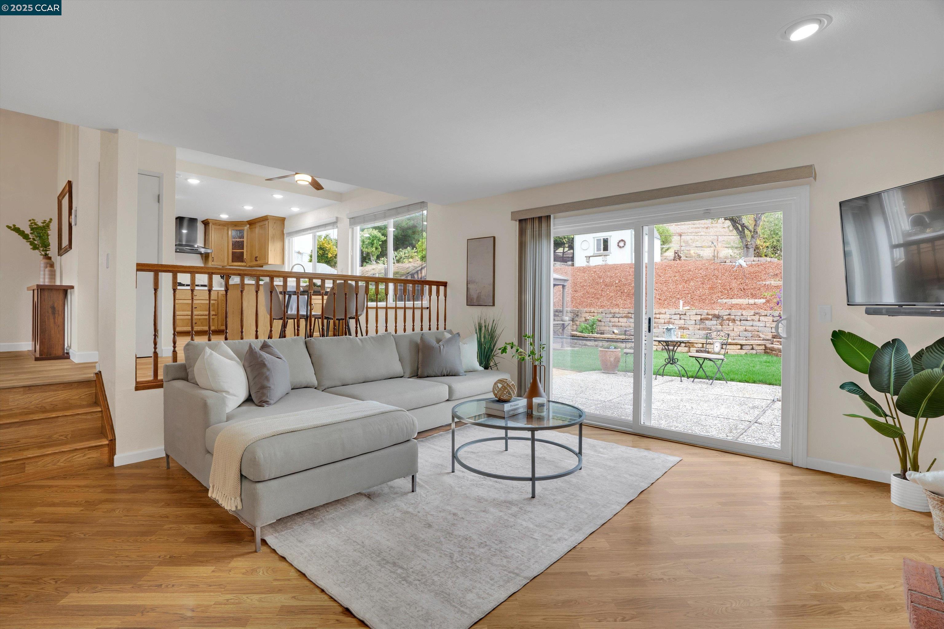 1112 Dennis Ct