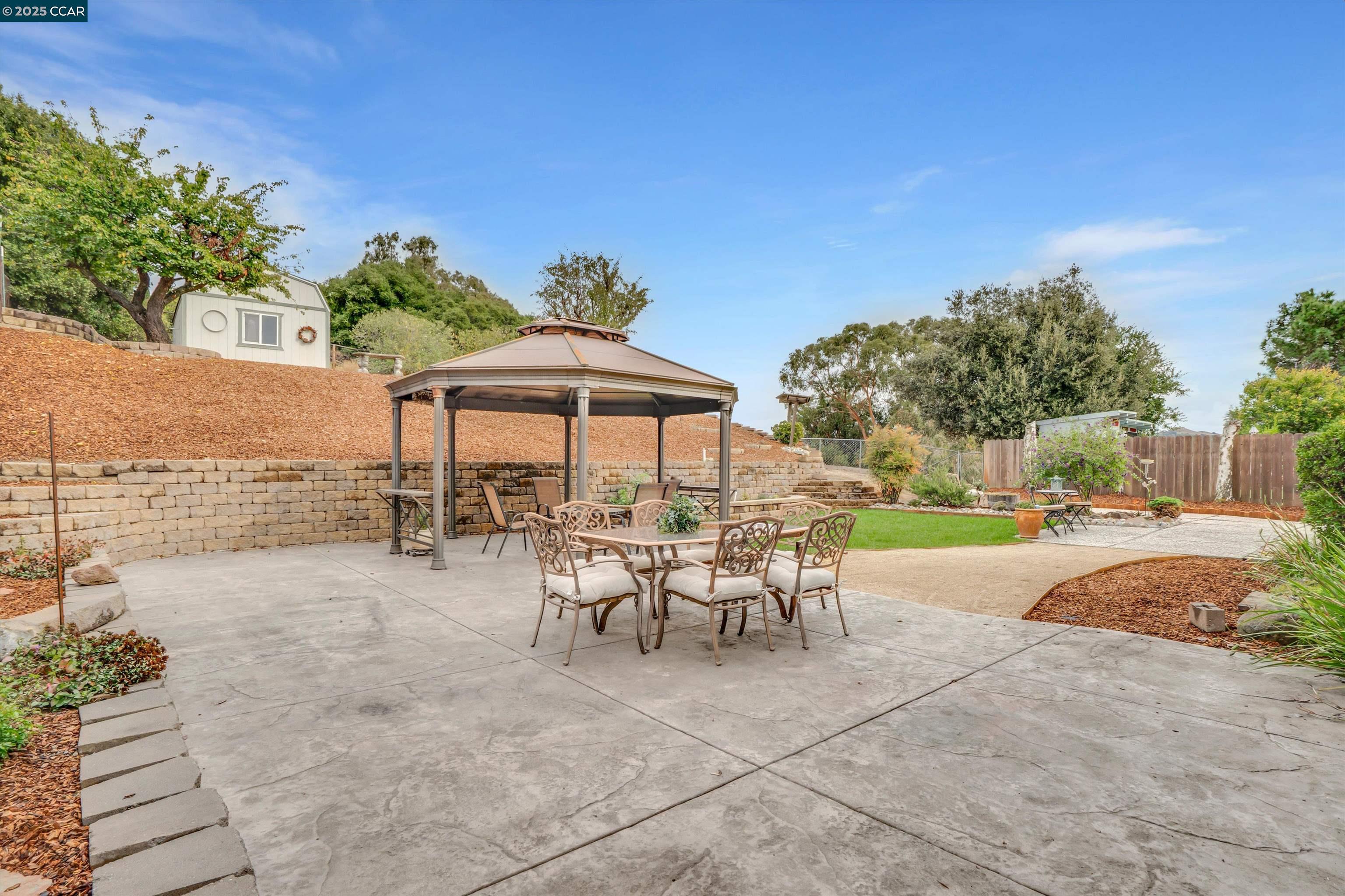 1112 Dennis Ct