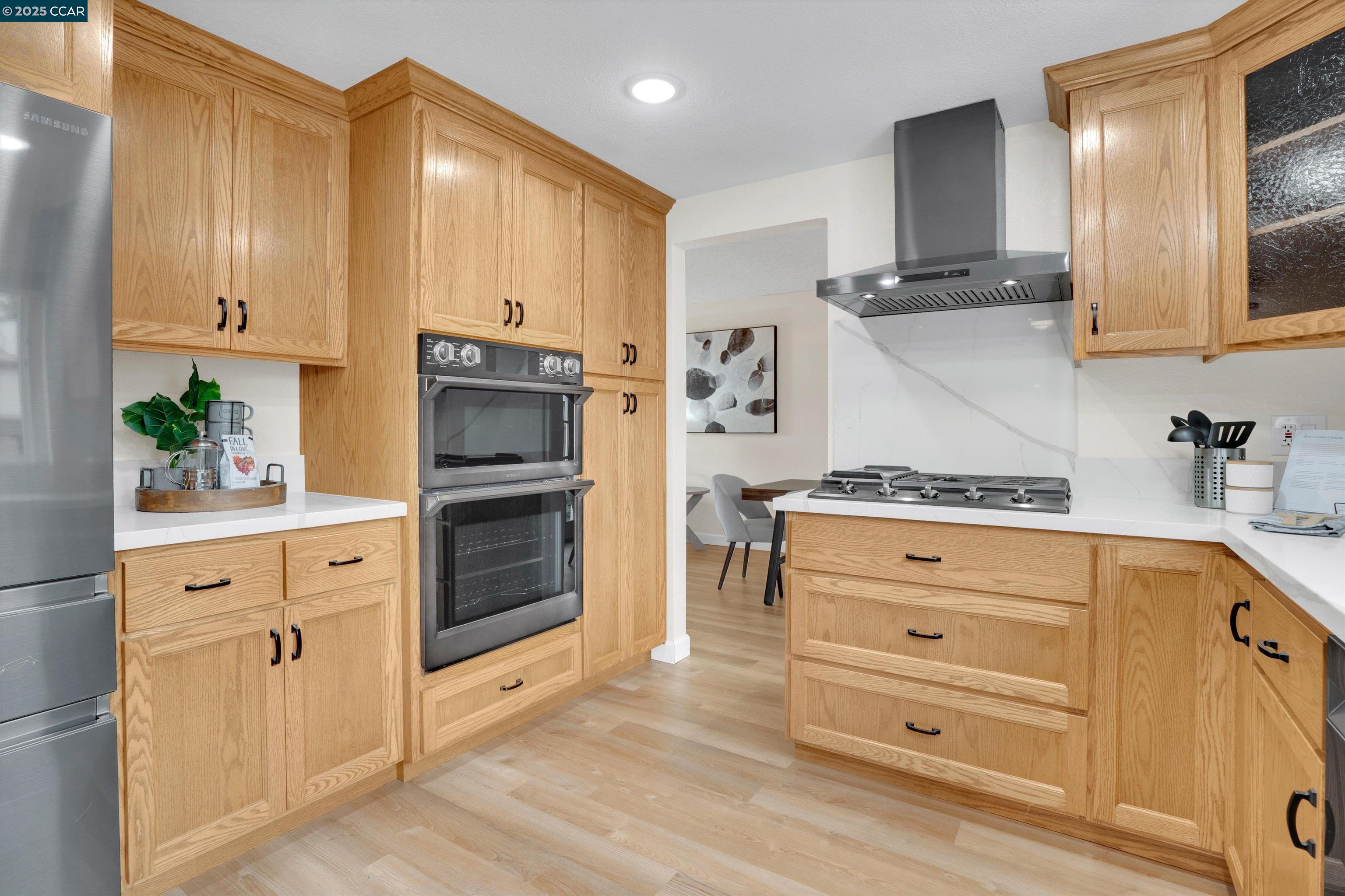 1112 Dennis Ct