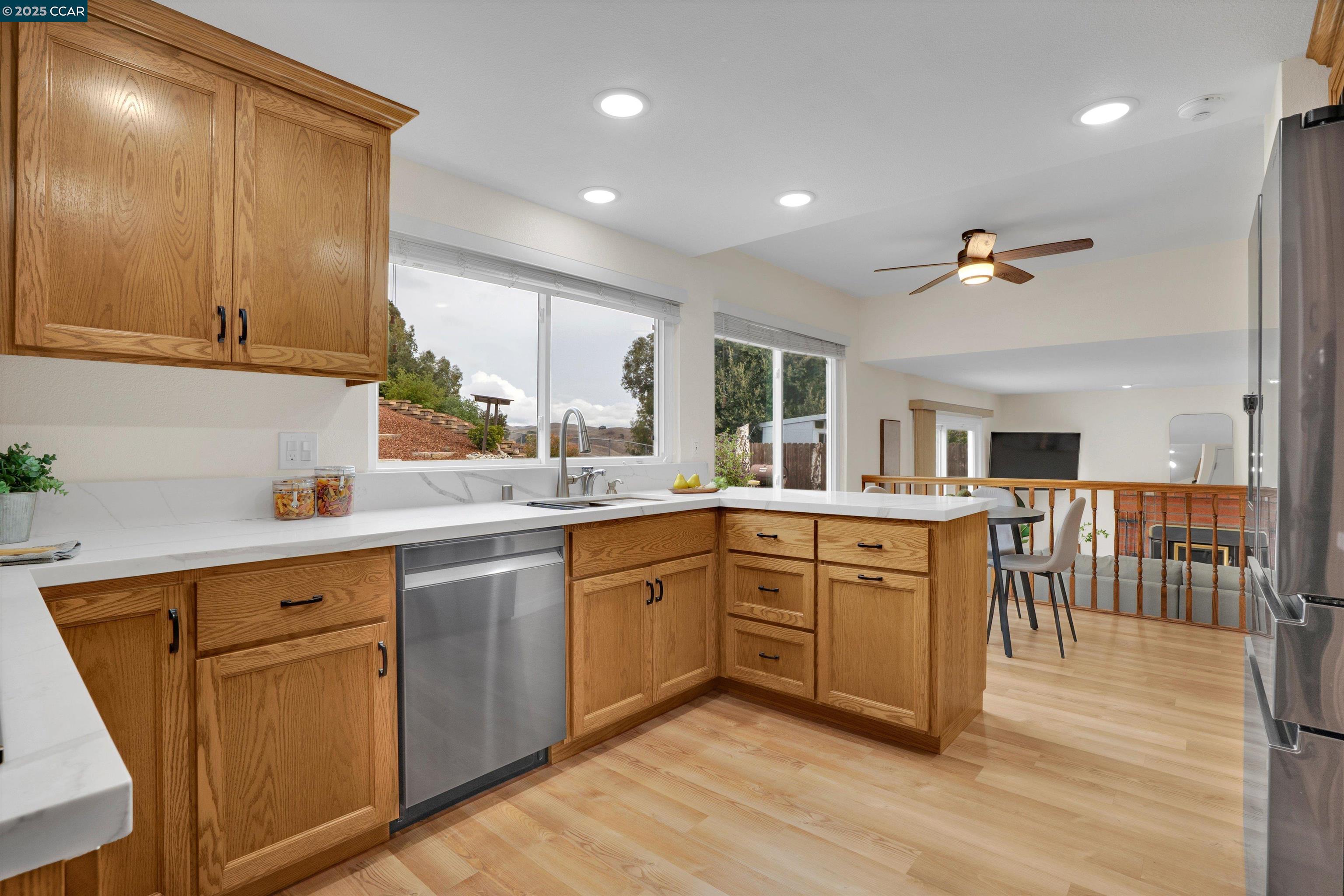 1112 Dennis Ct