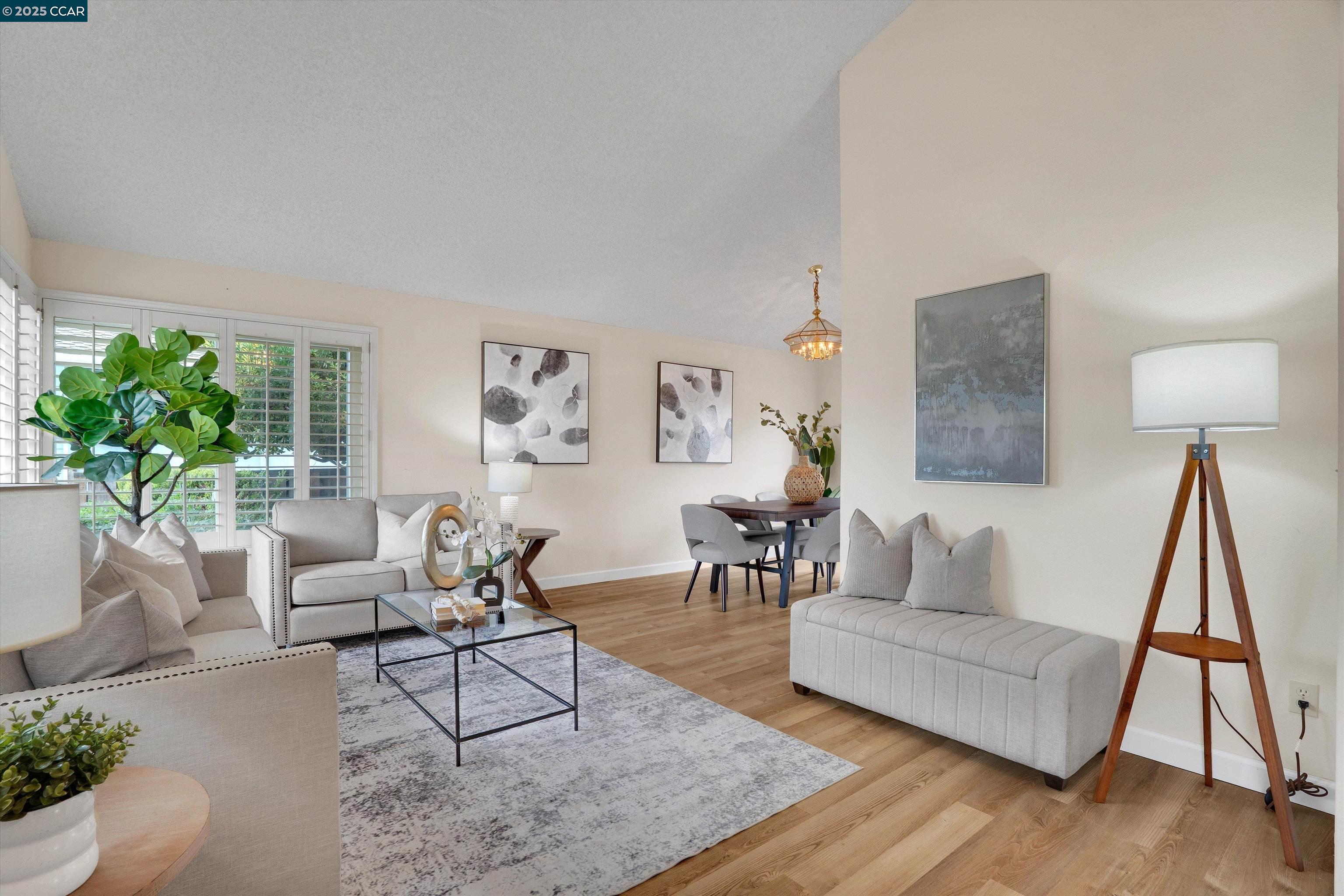 1112 Dennis Ct