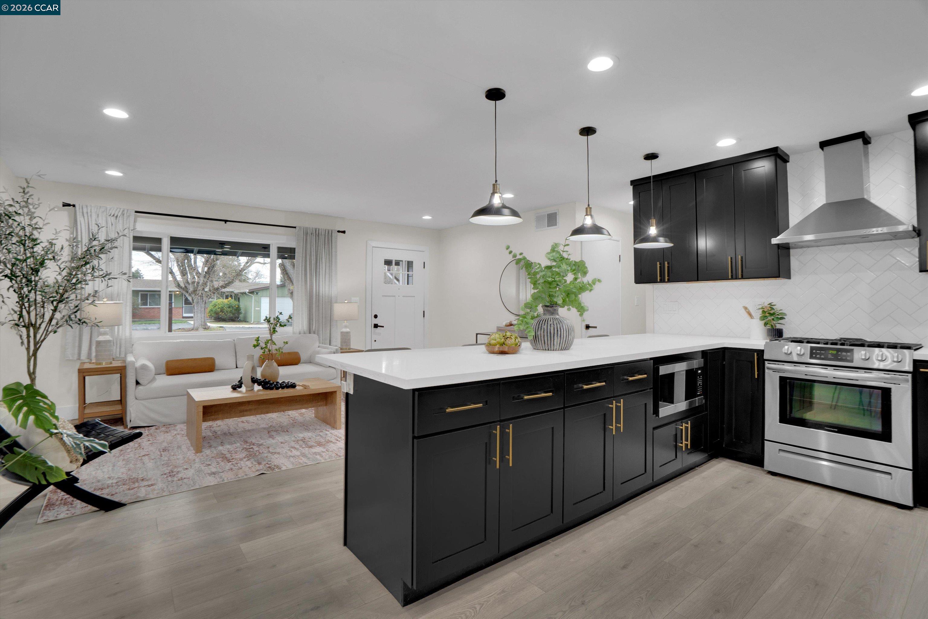 1290 Cypress Dr