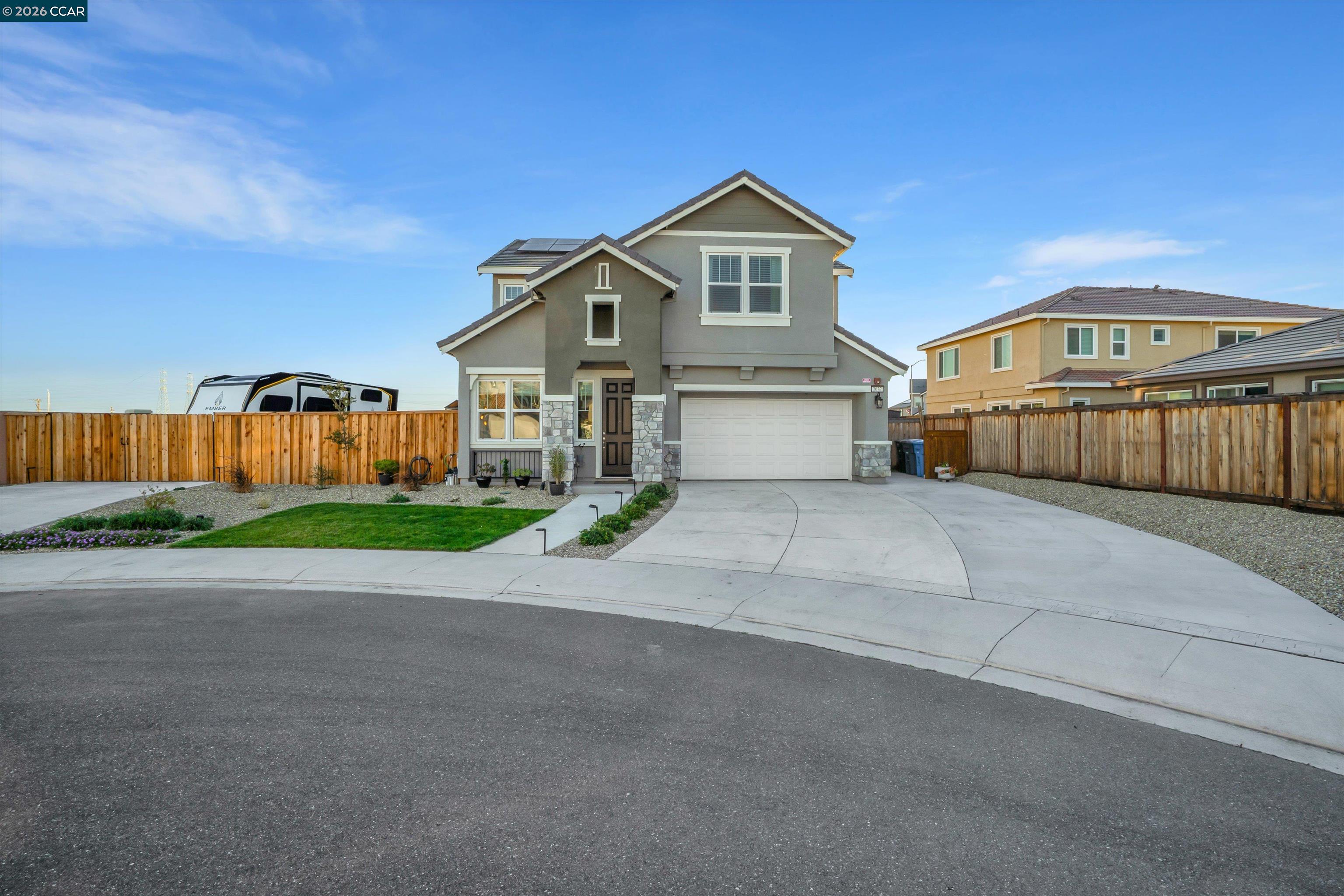 2037 Shrike Ct