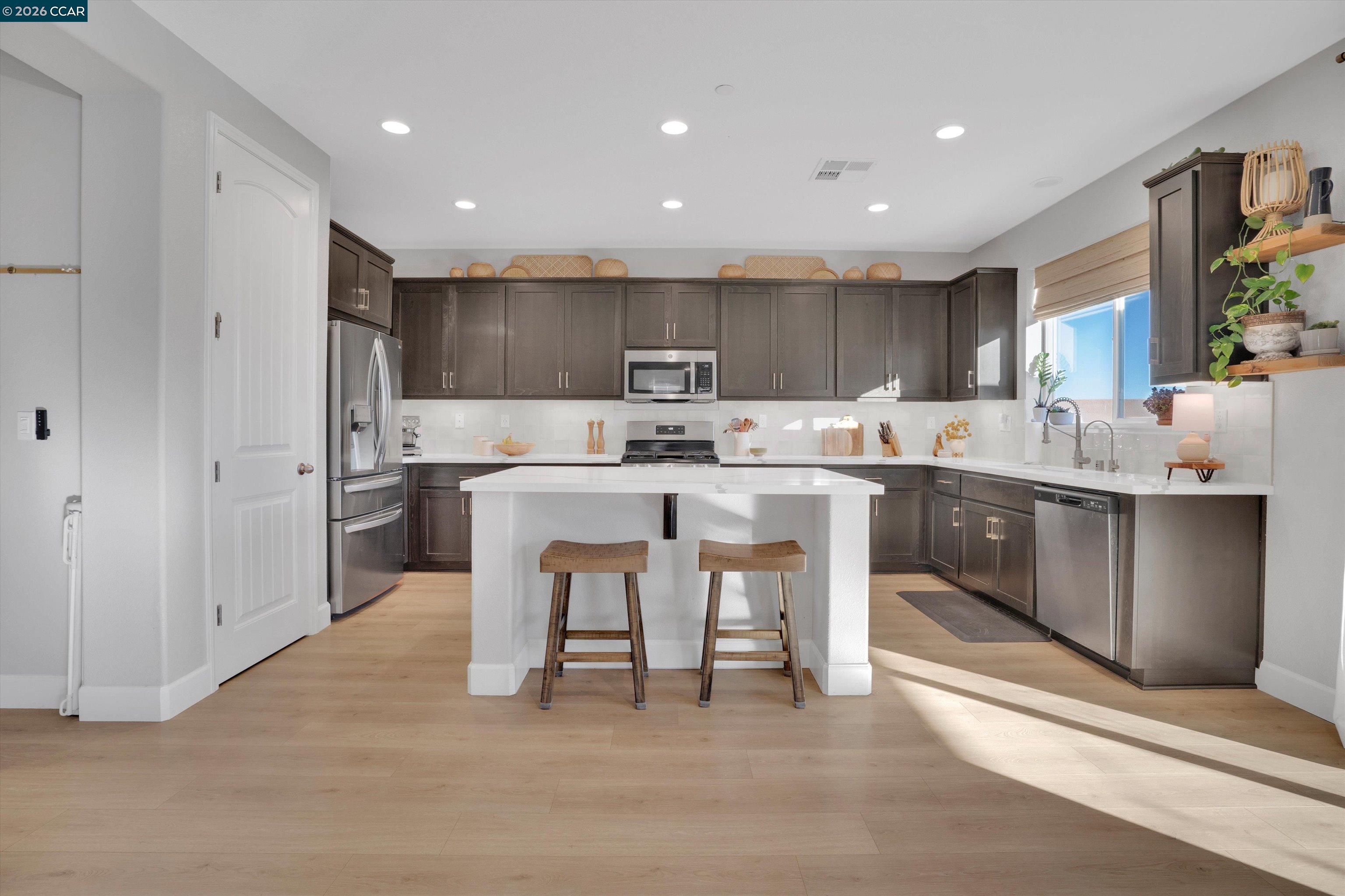 2037 Shrike Ct