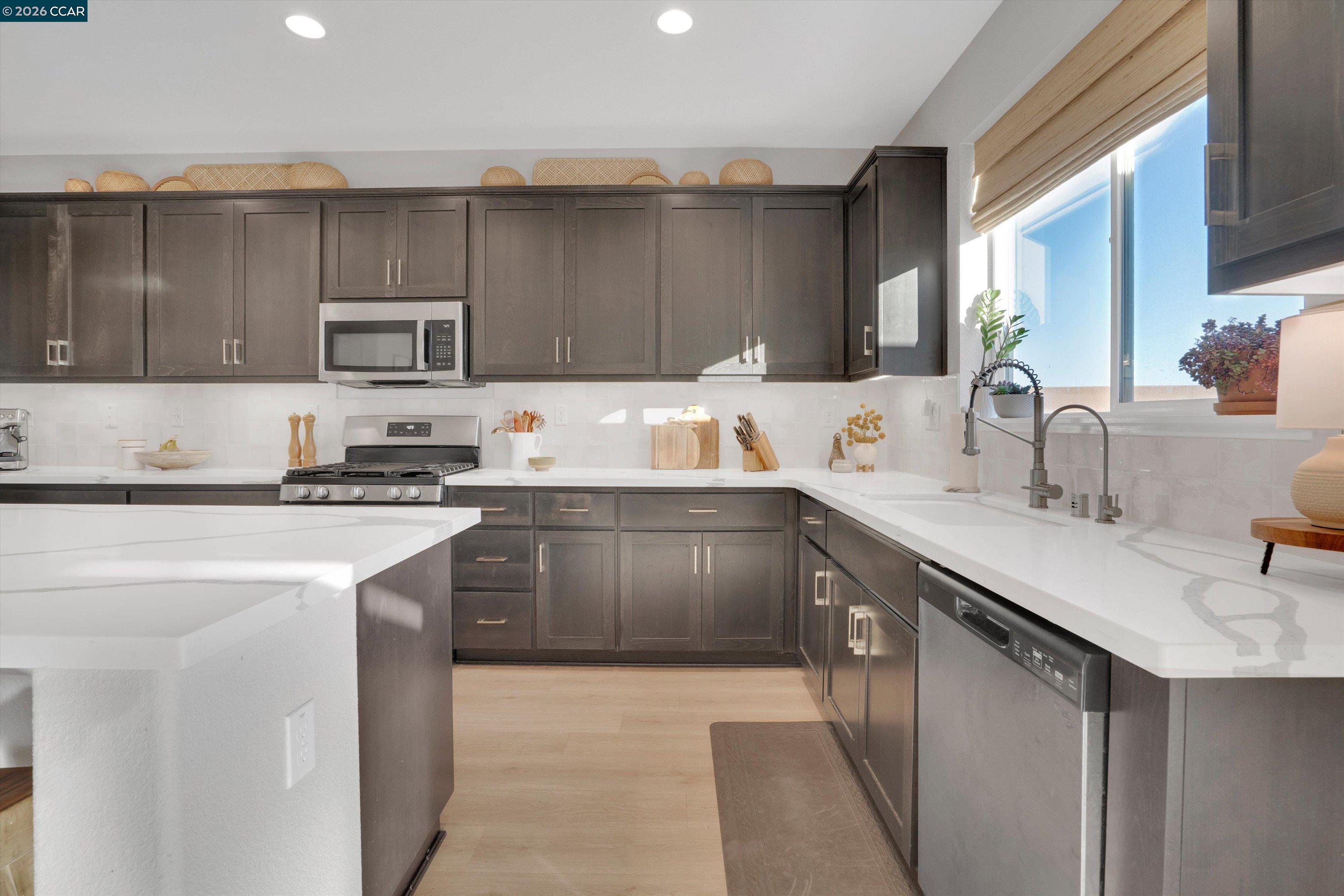 2037 Shrike Ct