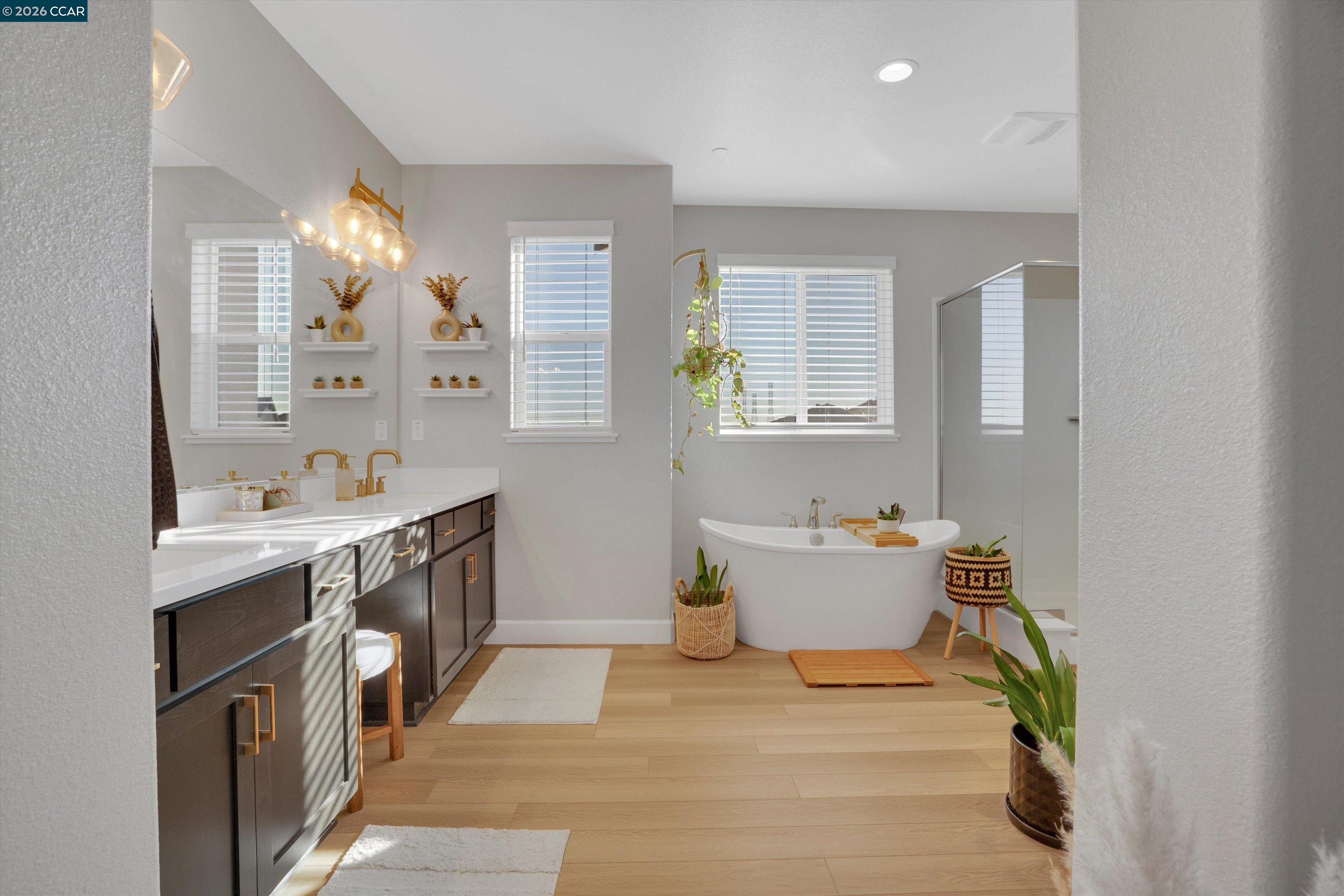 2037 Shrike Ct