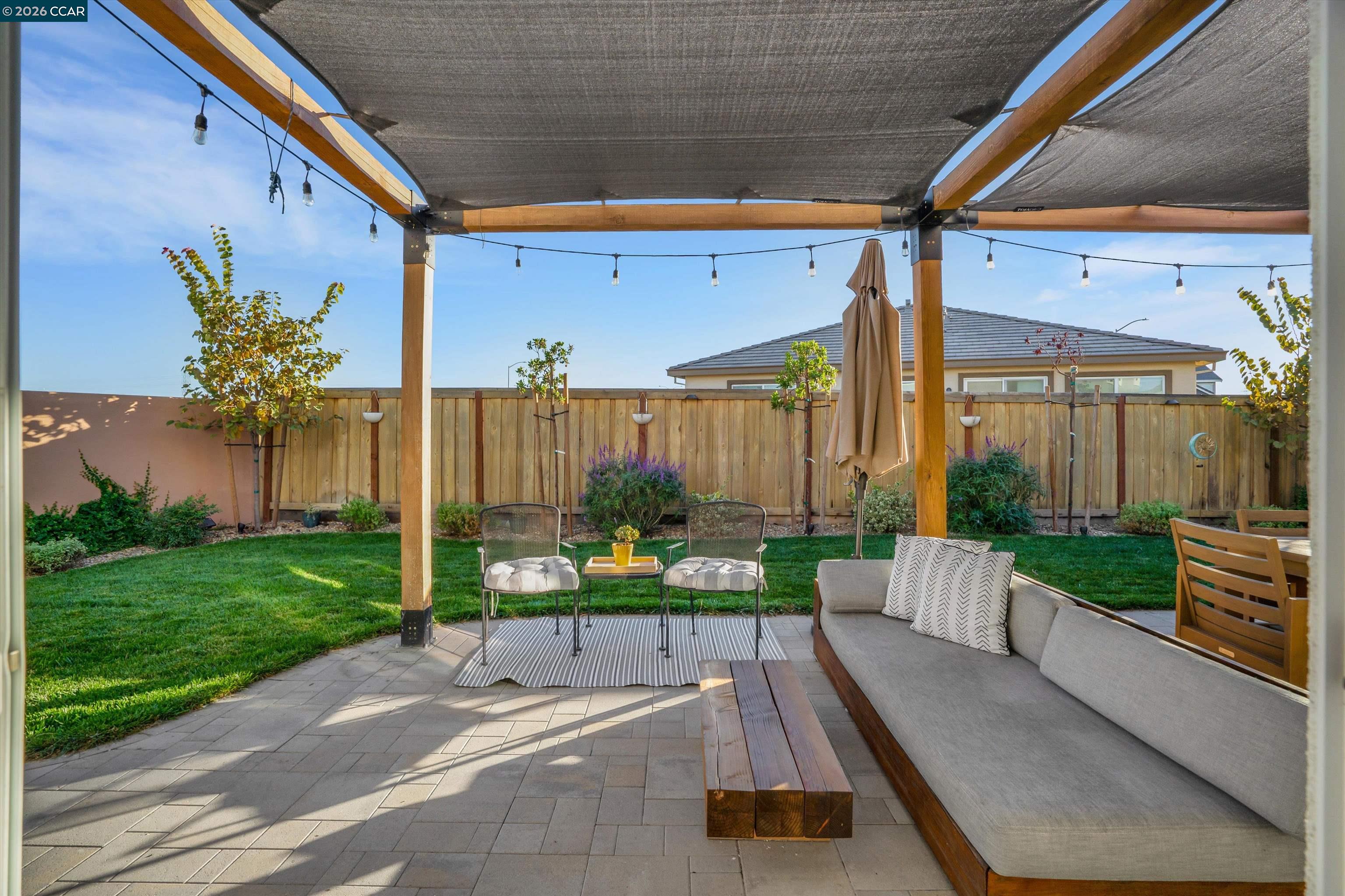 2037 Shrike Ct