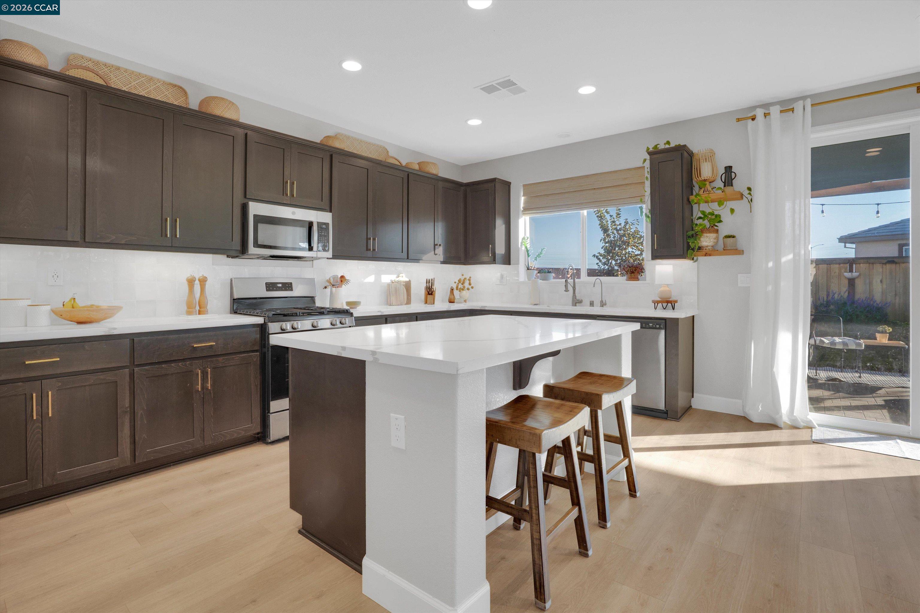 2037 Shrike Ct