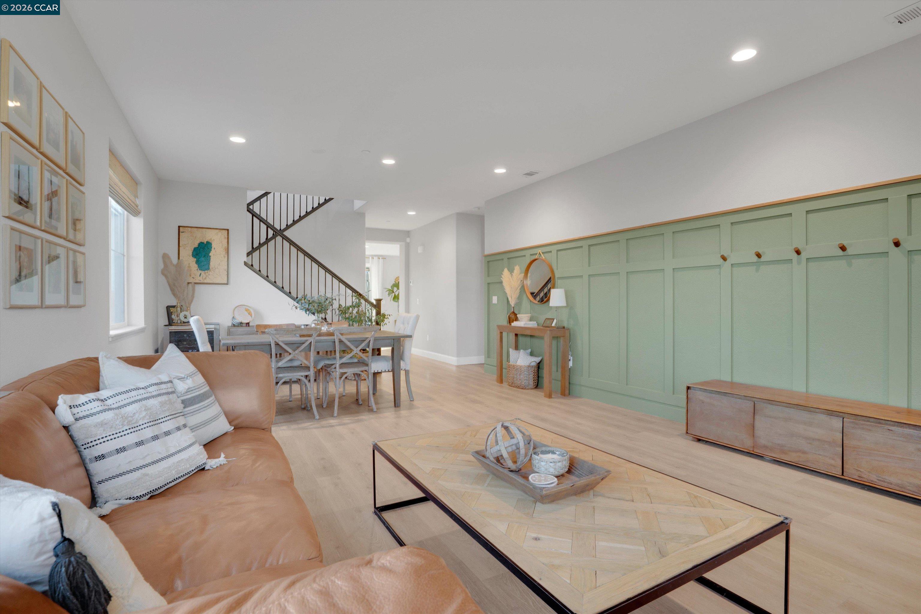 2037 Shrike Ct