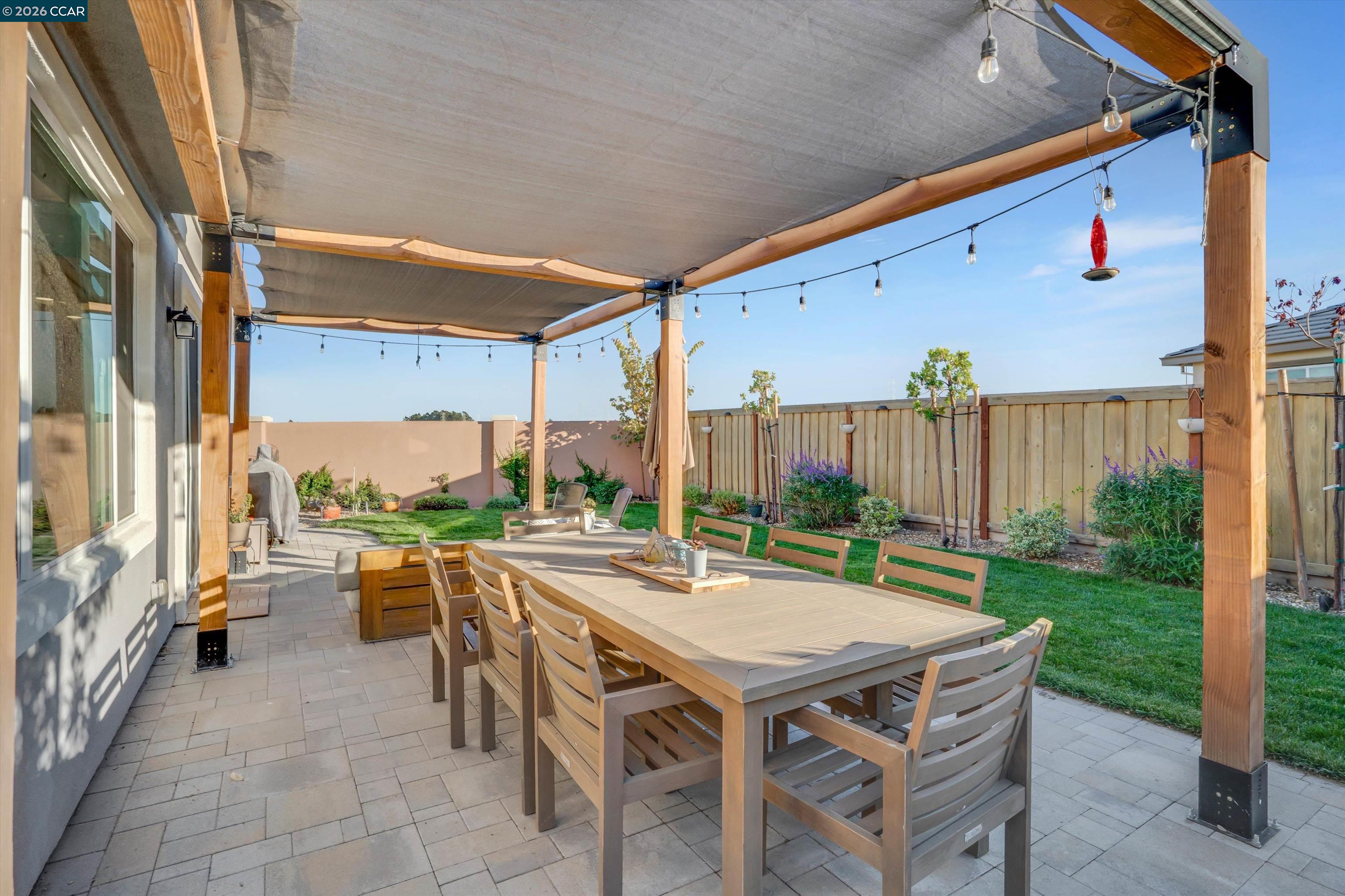2037 Shrike Ct