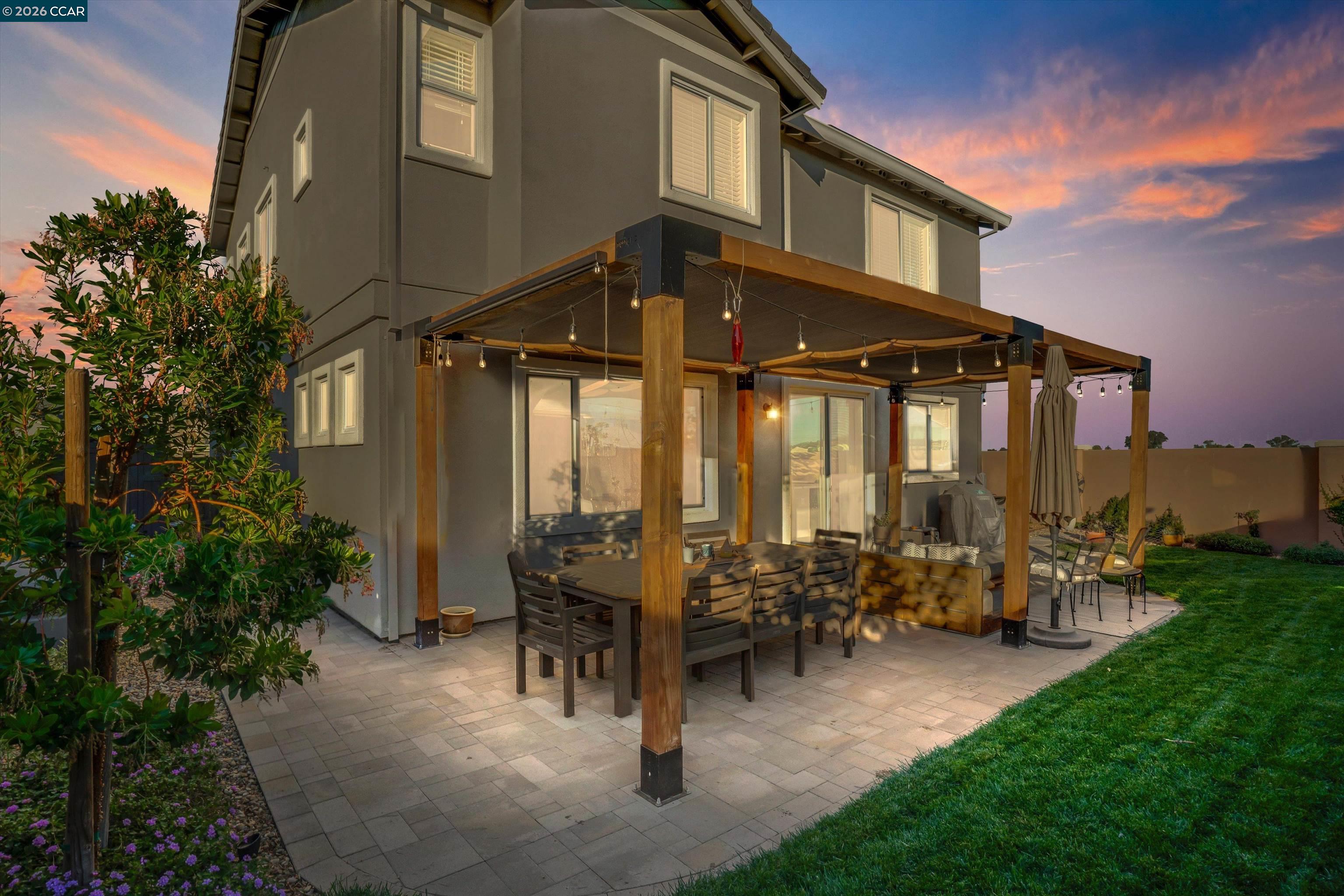 2037 Shrike Ct