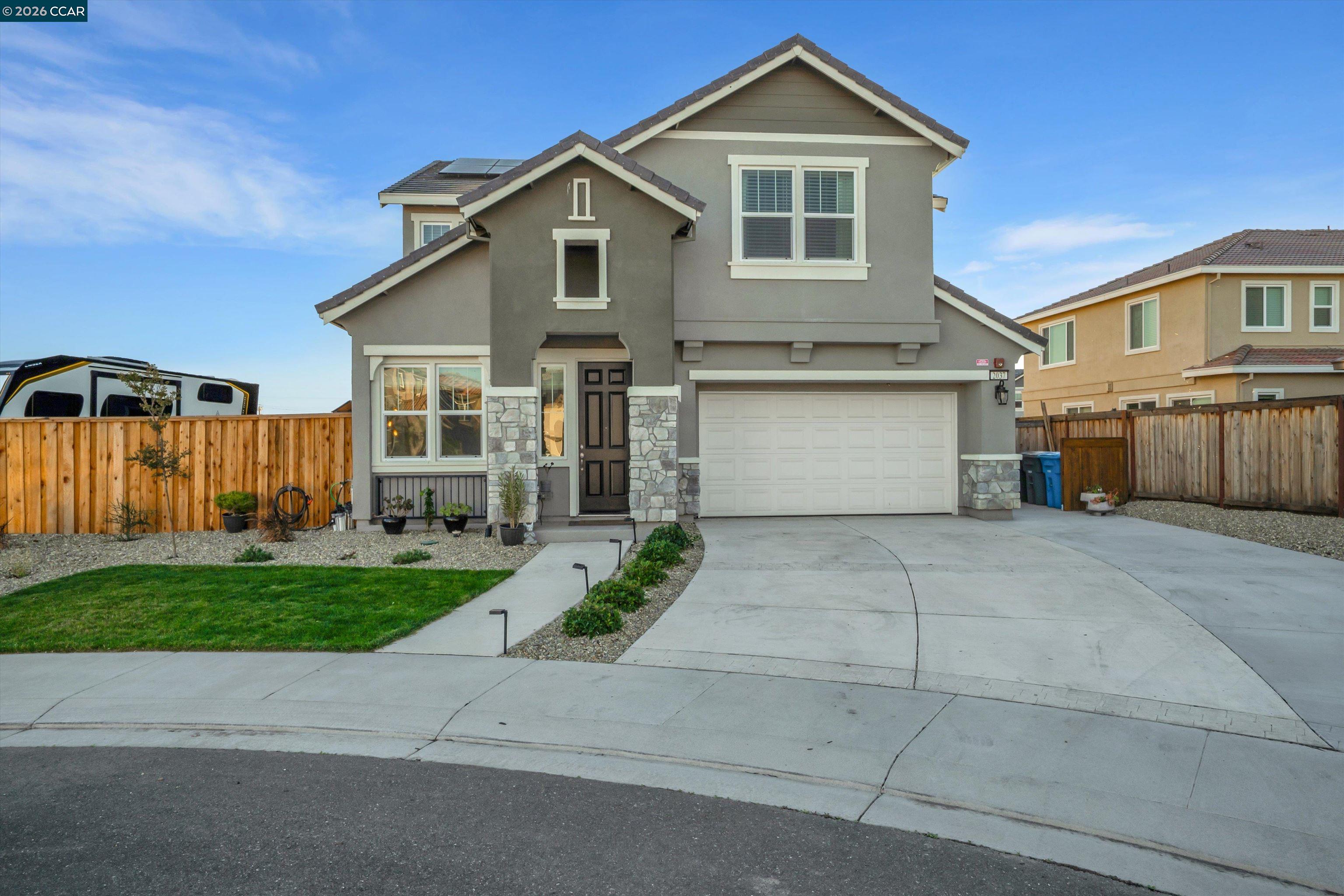 2037 Shrike Ct