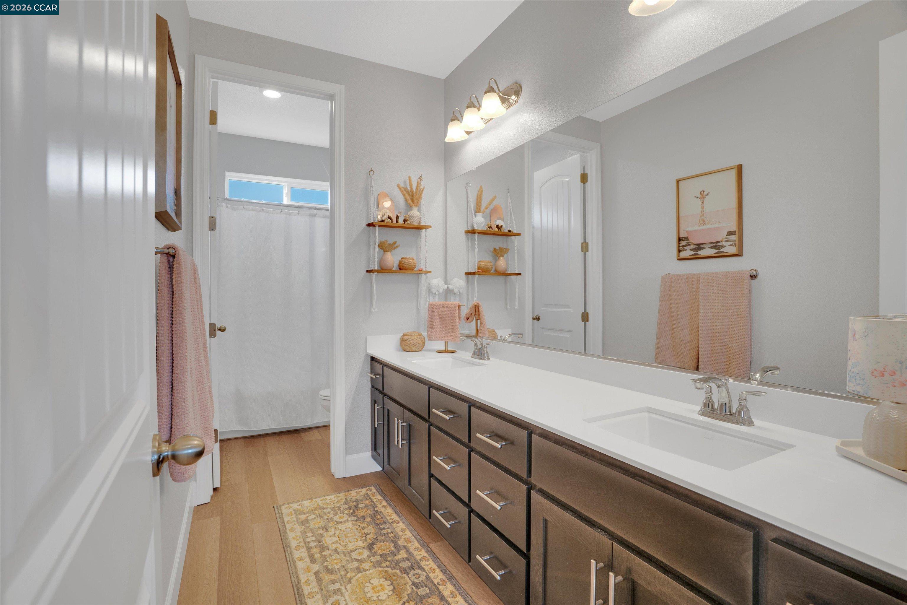 2037 Shrike Ct
