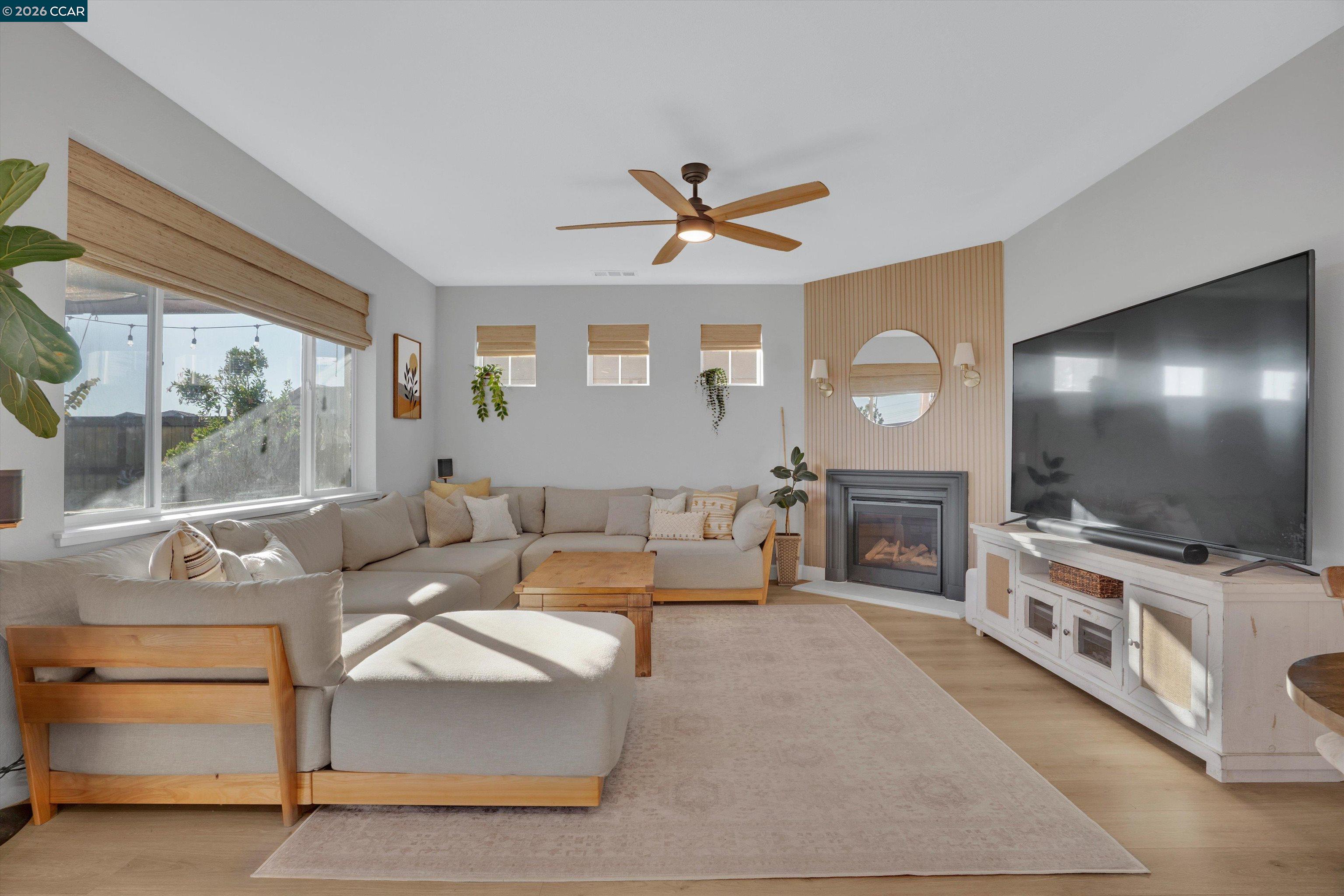 2037 Shrike Ct