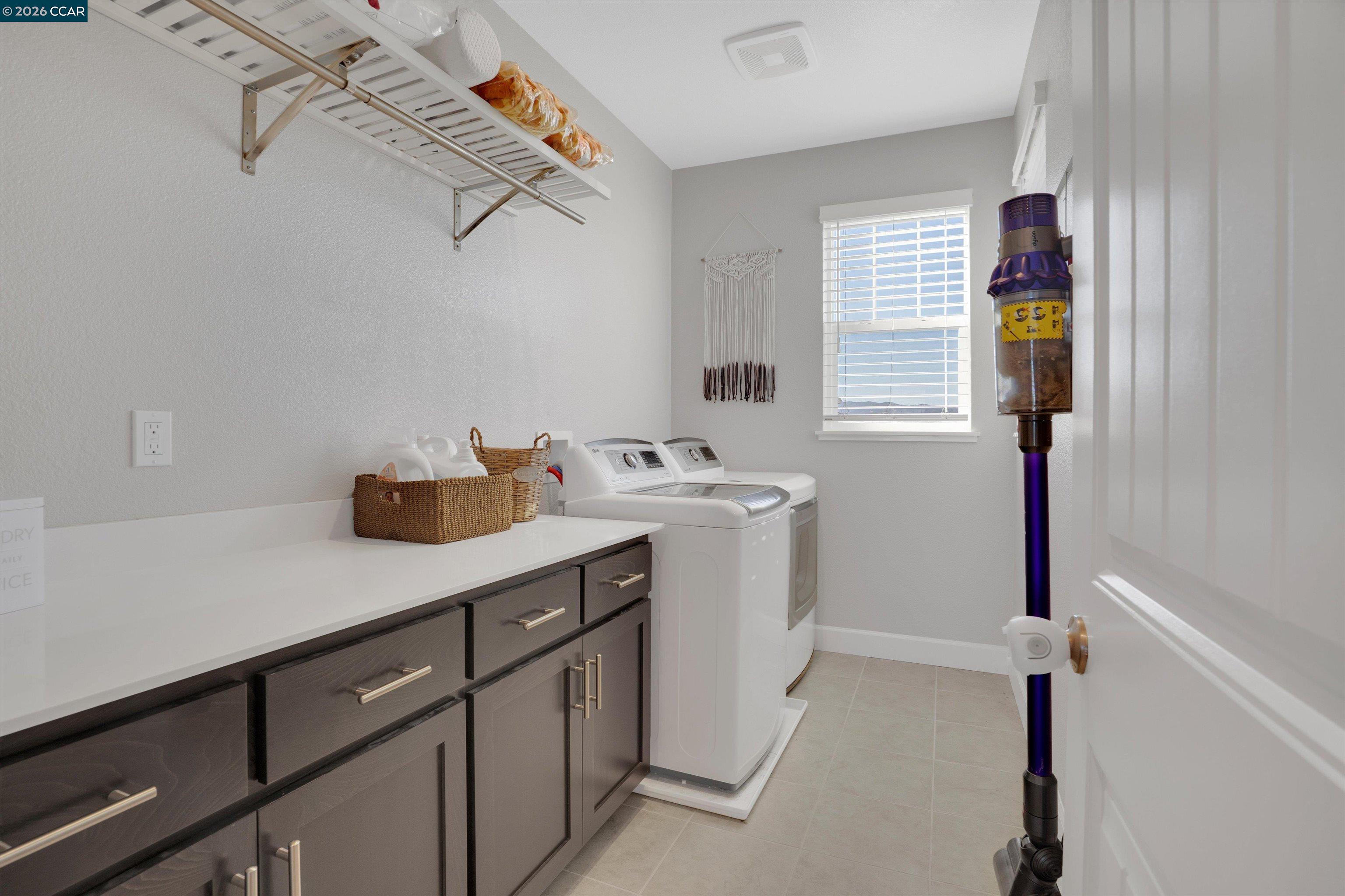2037 Shrike Ct