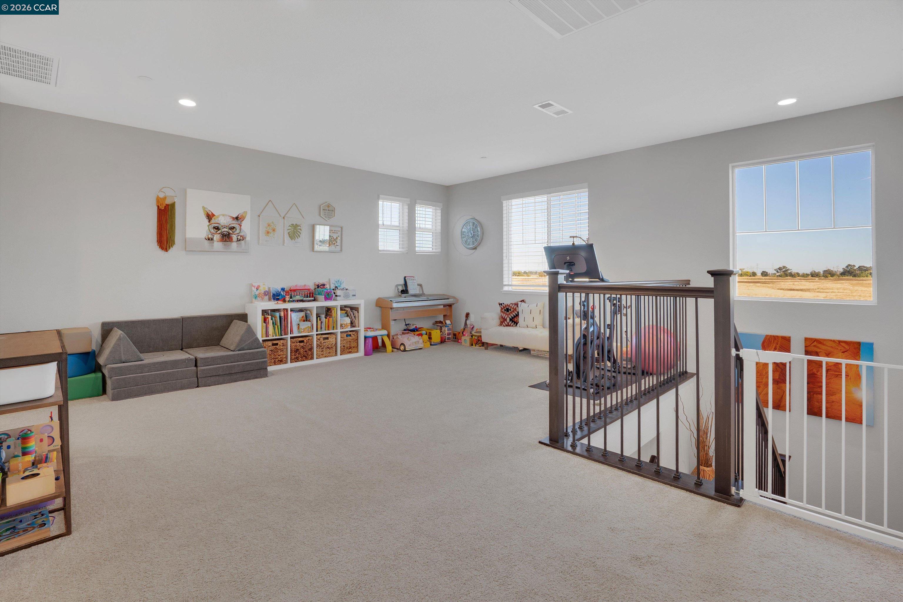 2037 Shrike Ct
