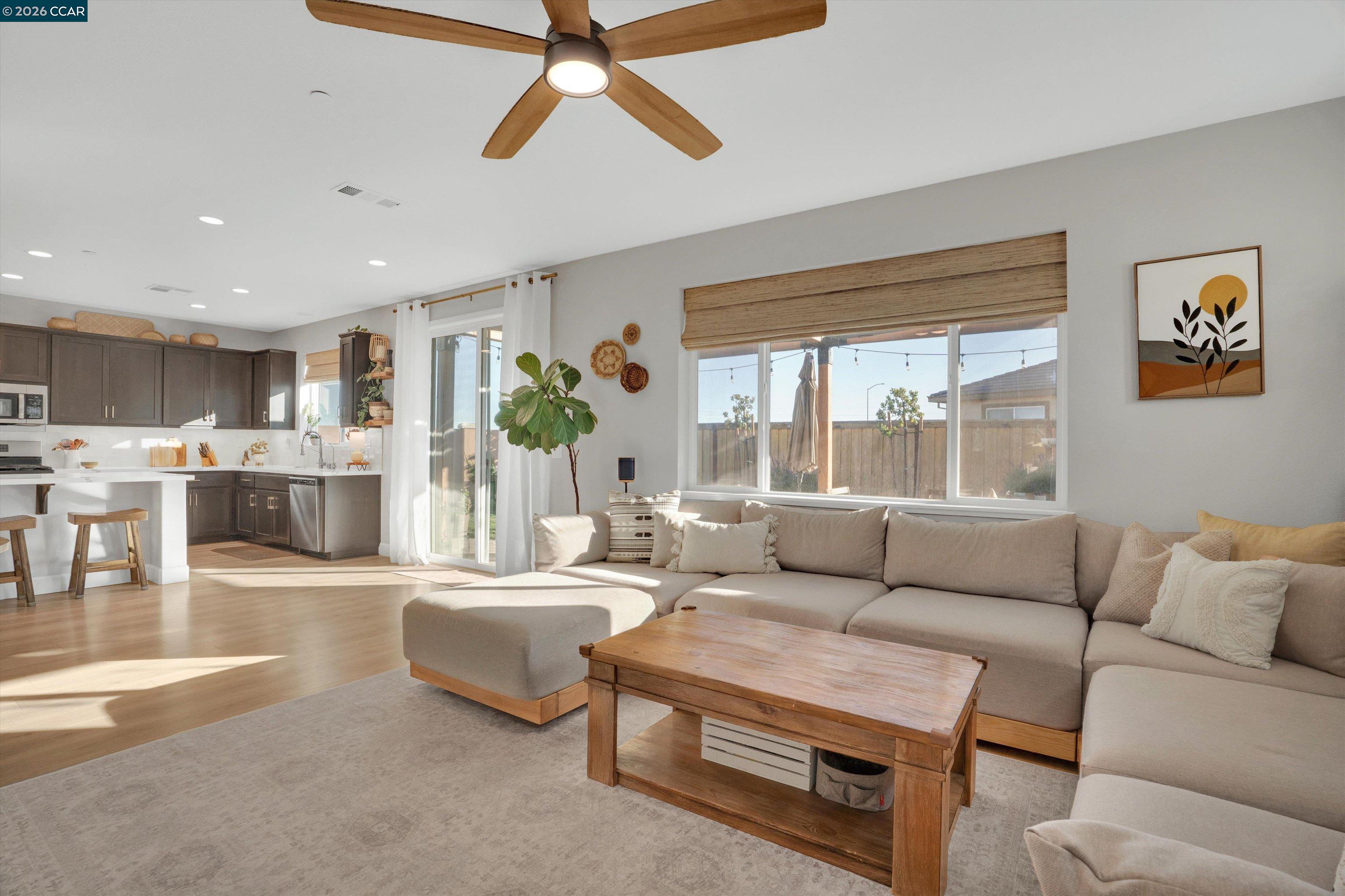 2037 Shrike Ct