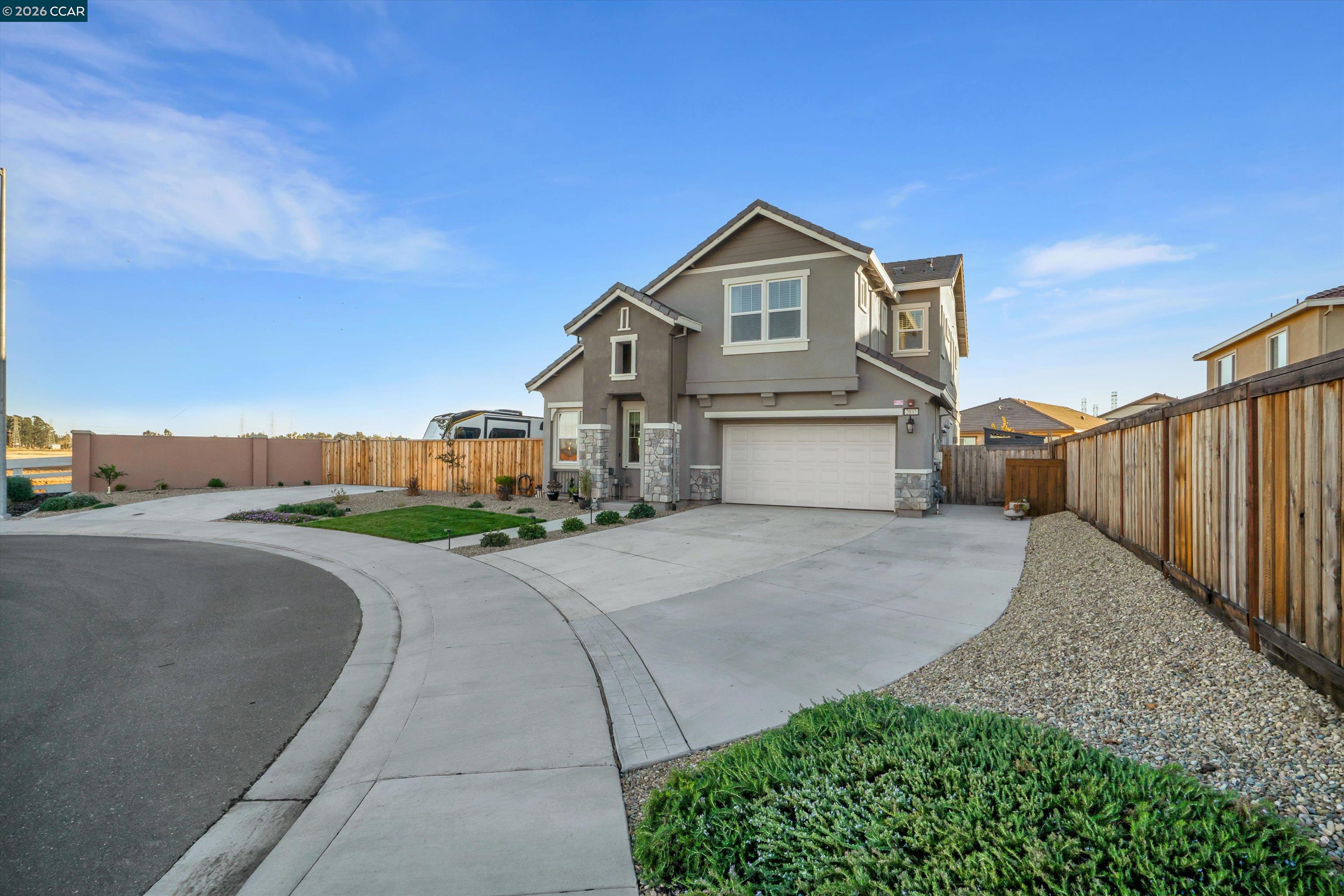 2037 Shrike Ct