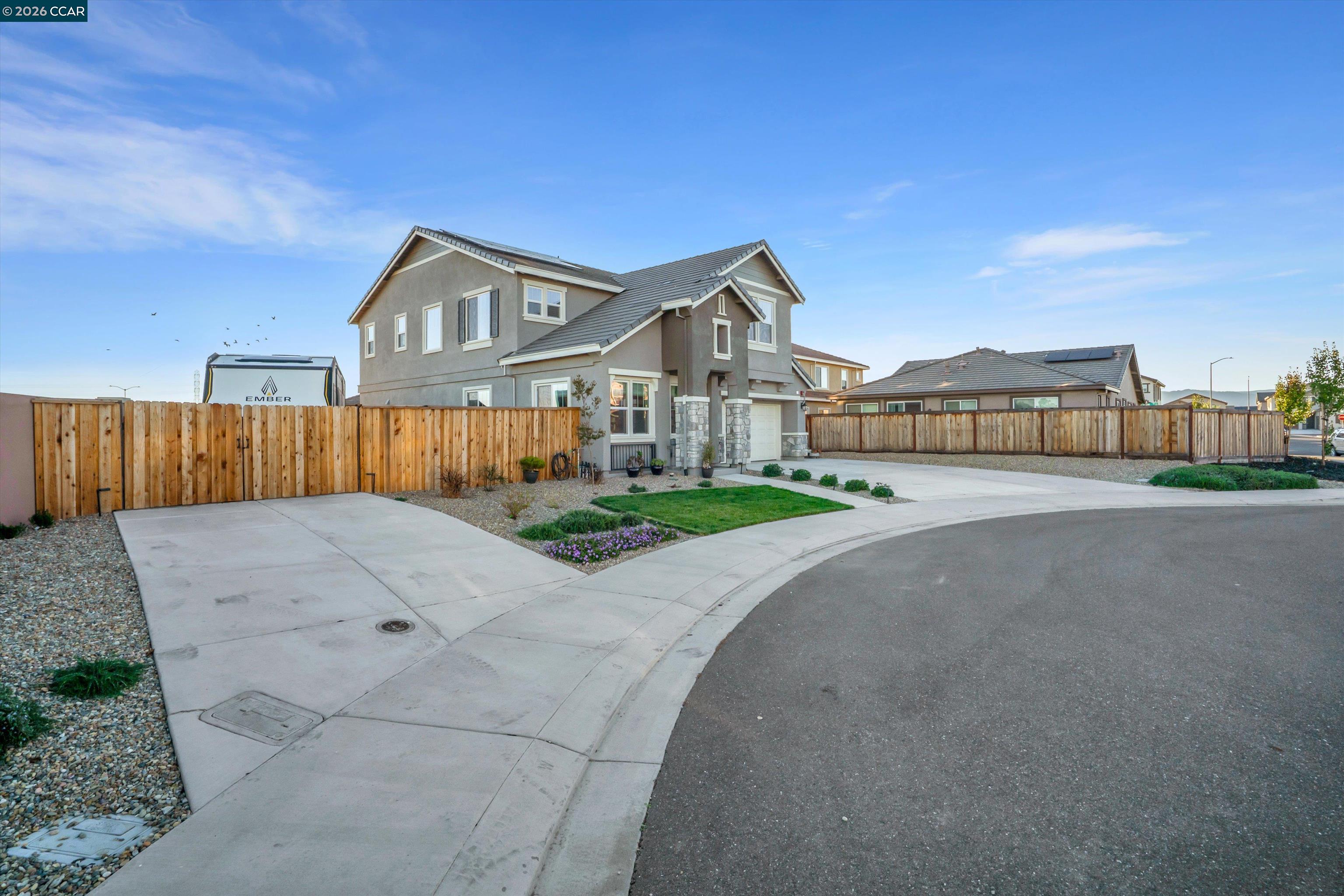 2037 Shrike Ct