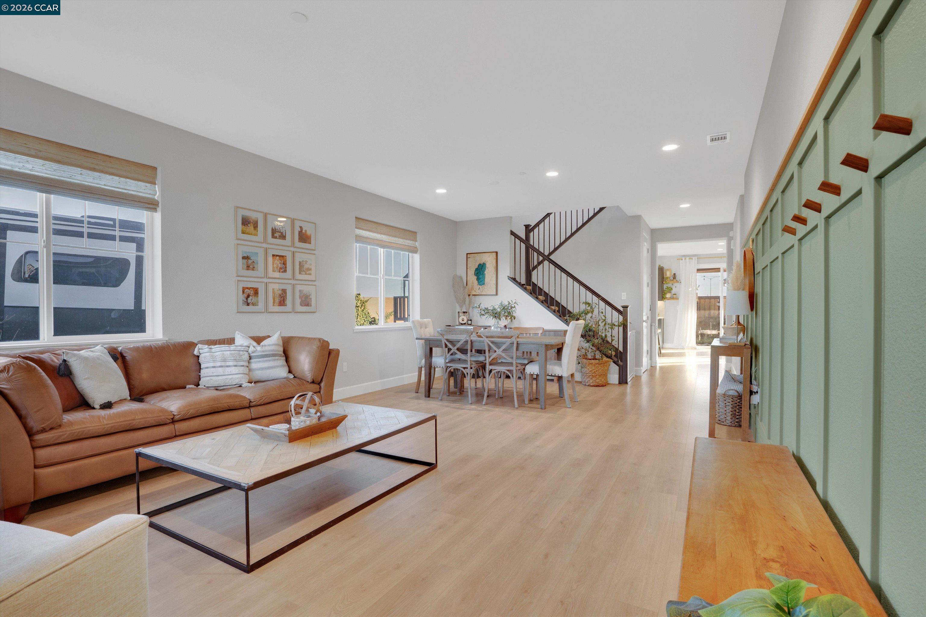 2037 Shrike Ct