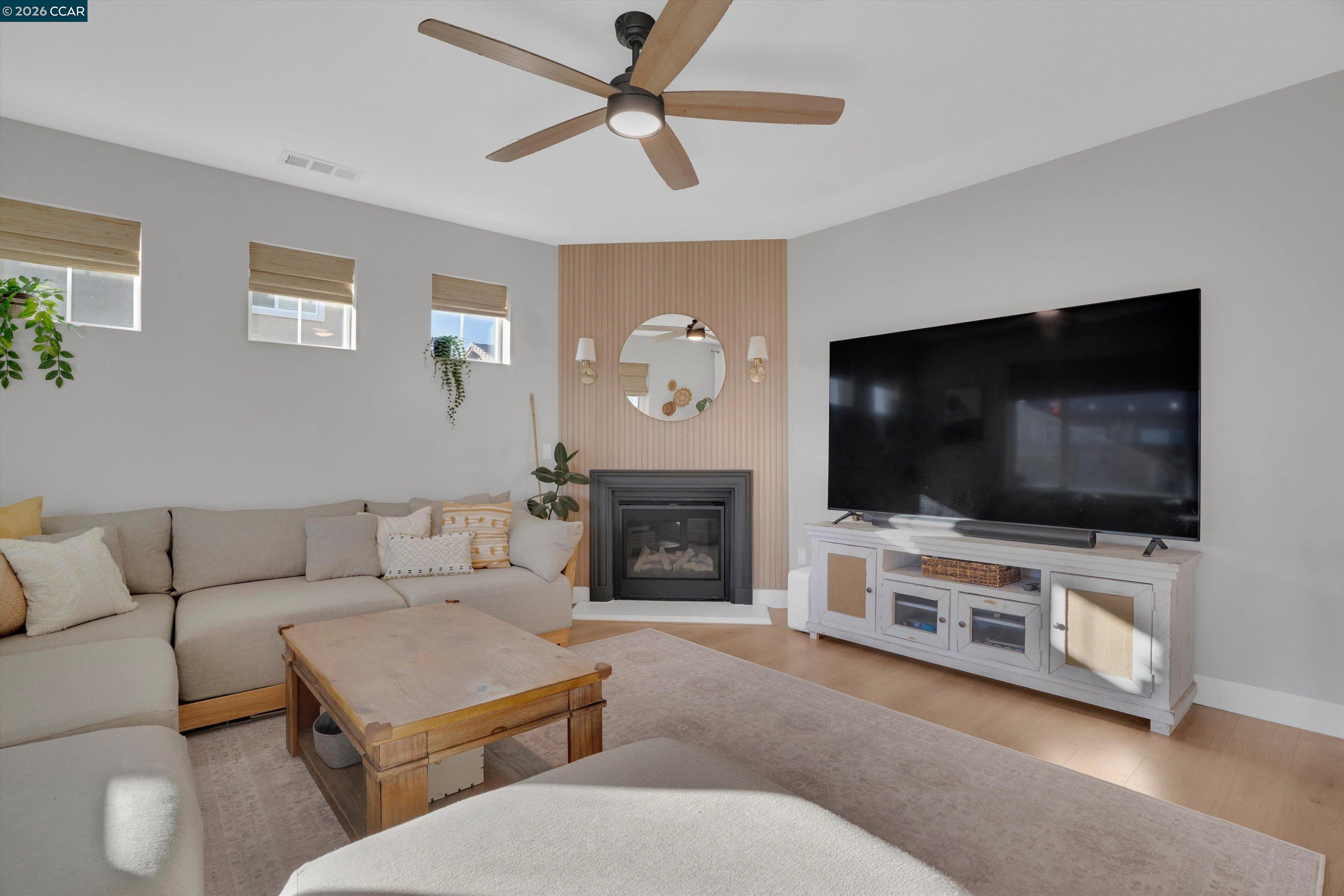 2037 Shrike Ct