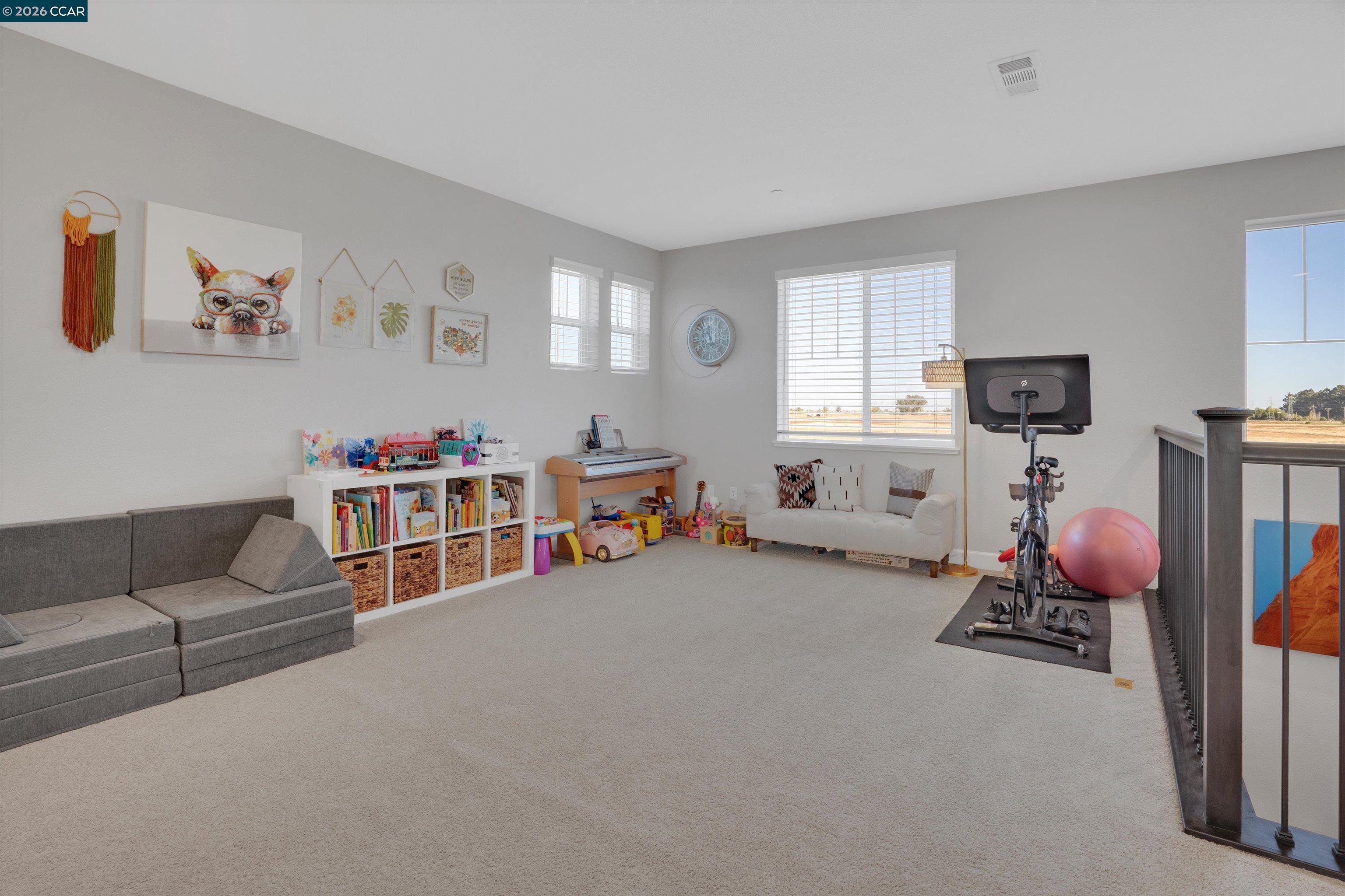 2037 Shrike Ct