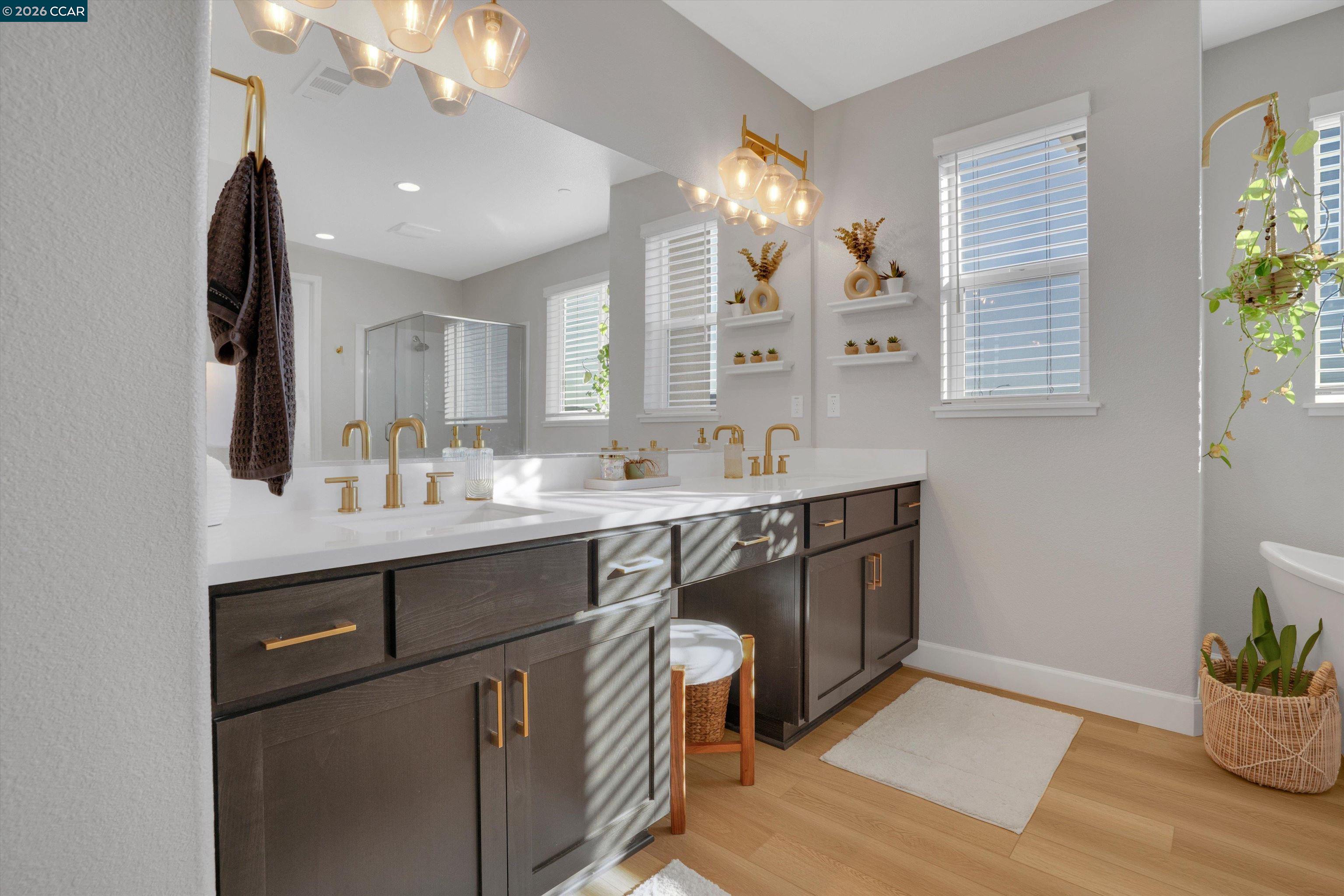 2037 Shrike Ct