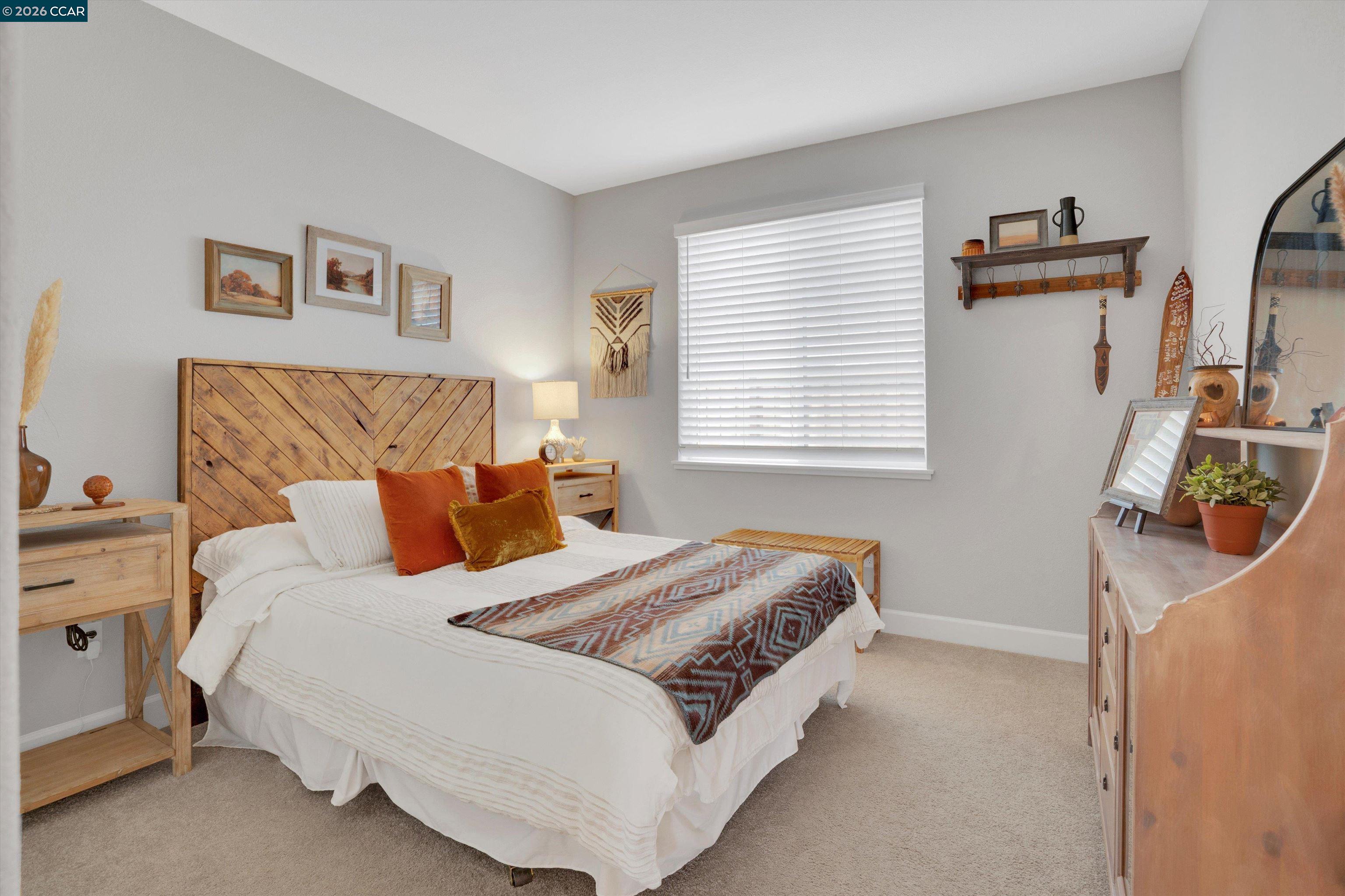 2037 Shrike Ct