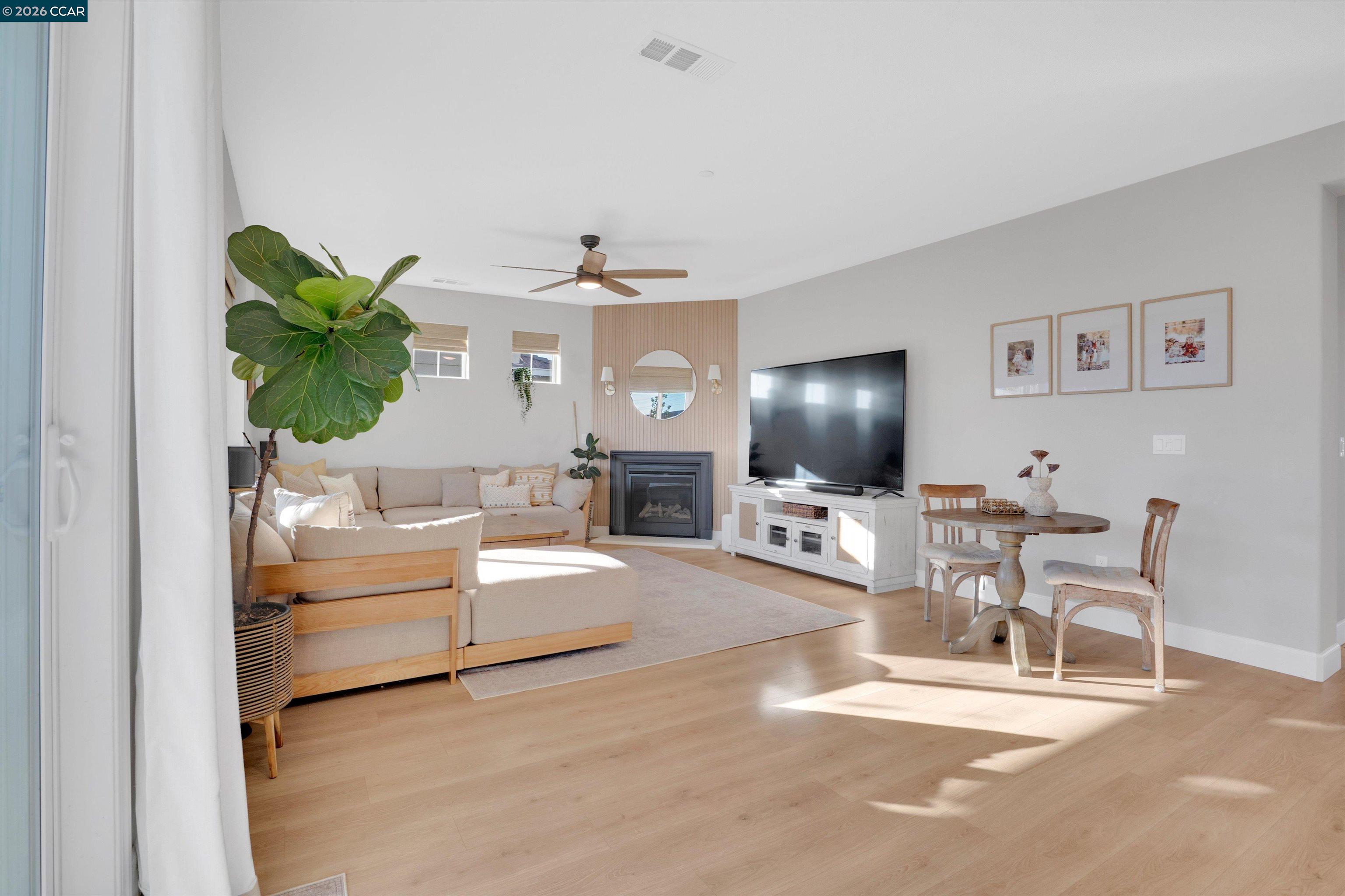 2037 Shrike Ct