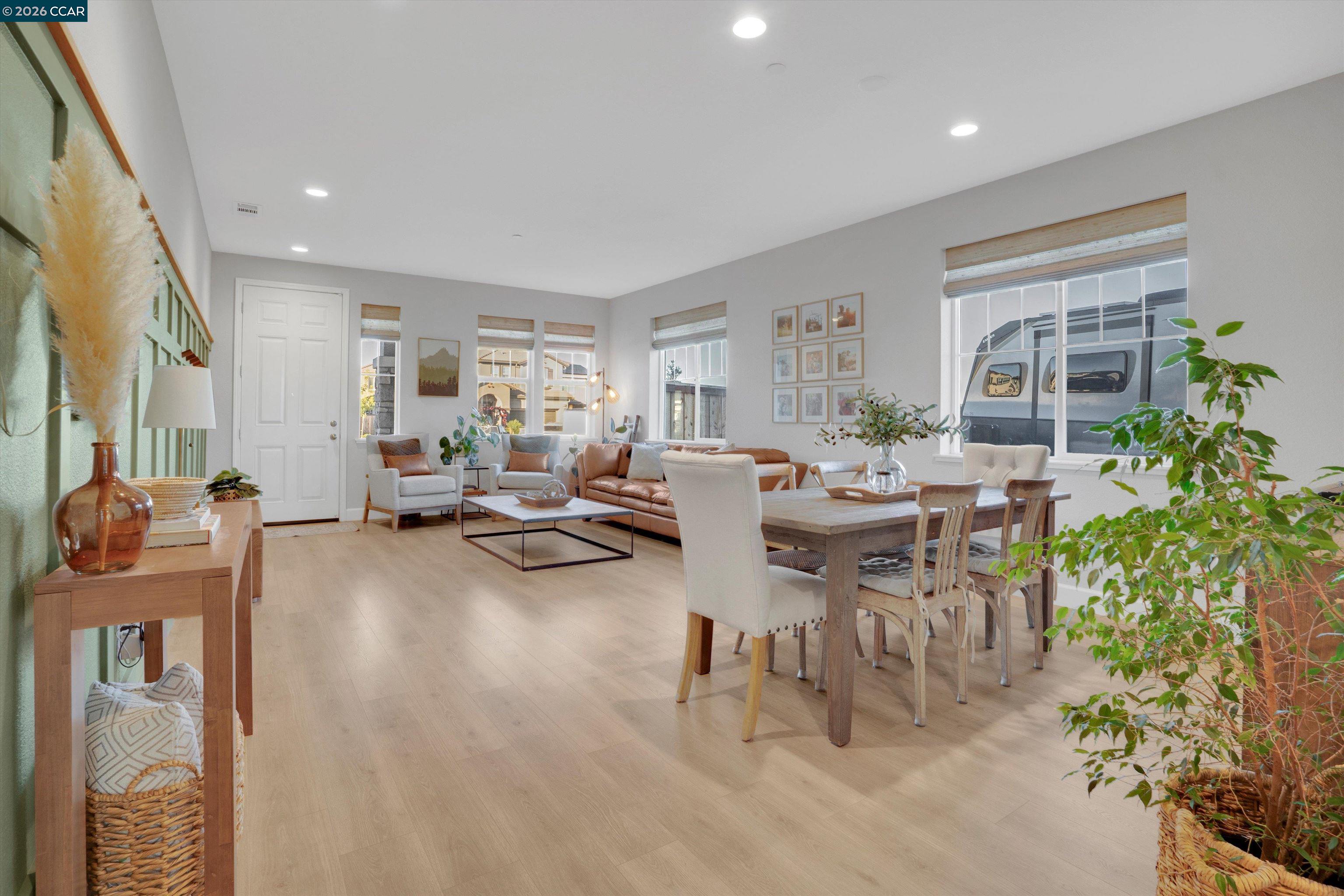 2037 Shrike Ct