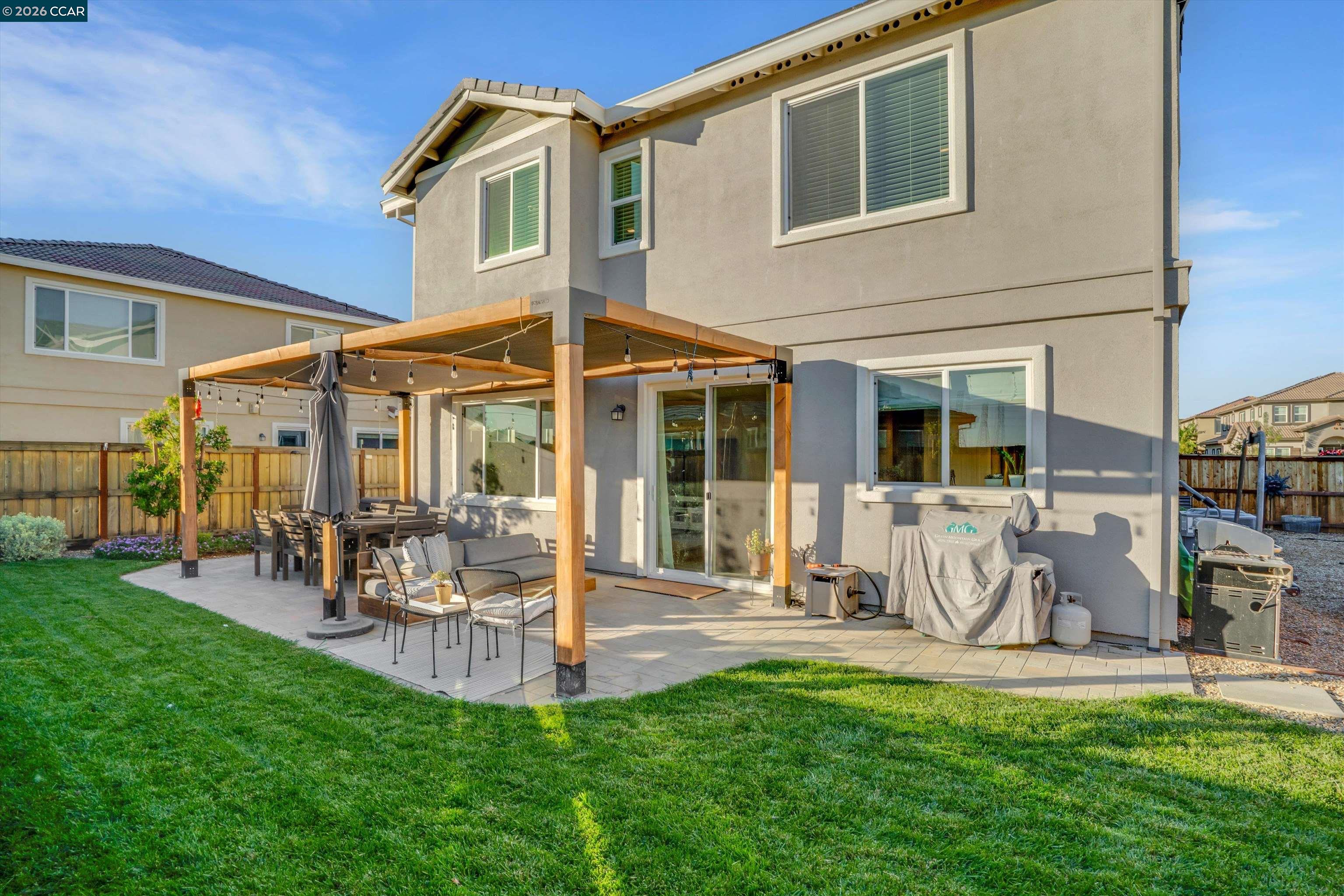 2037 Shrike Ct
