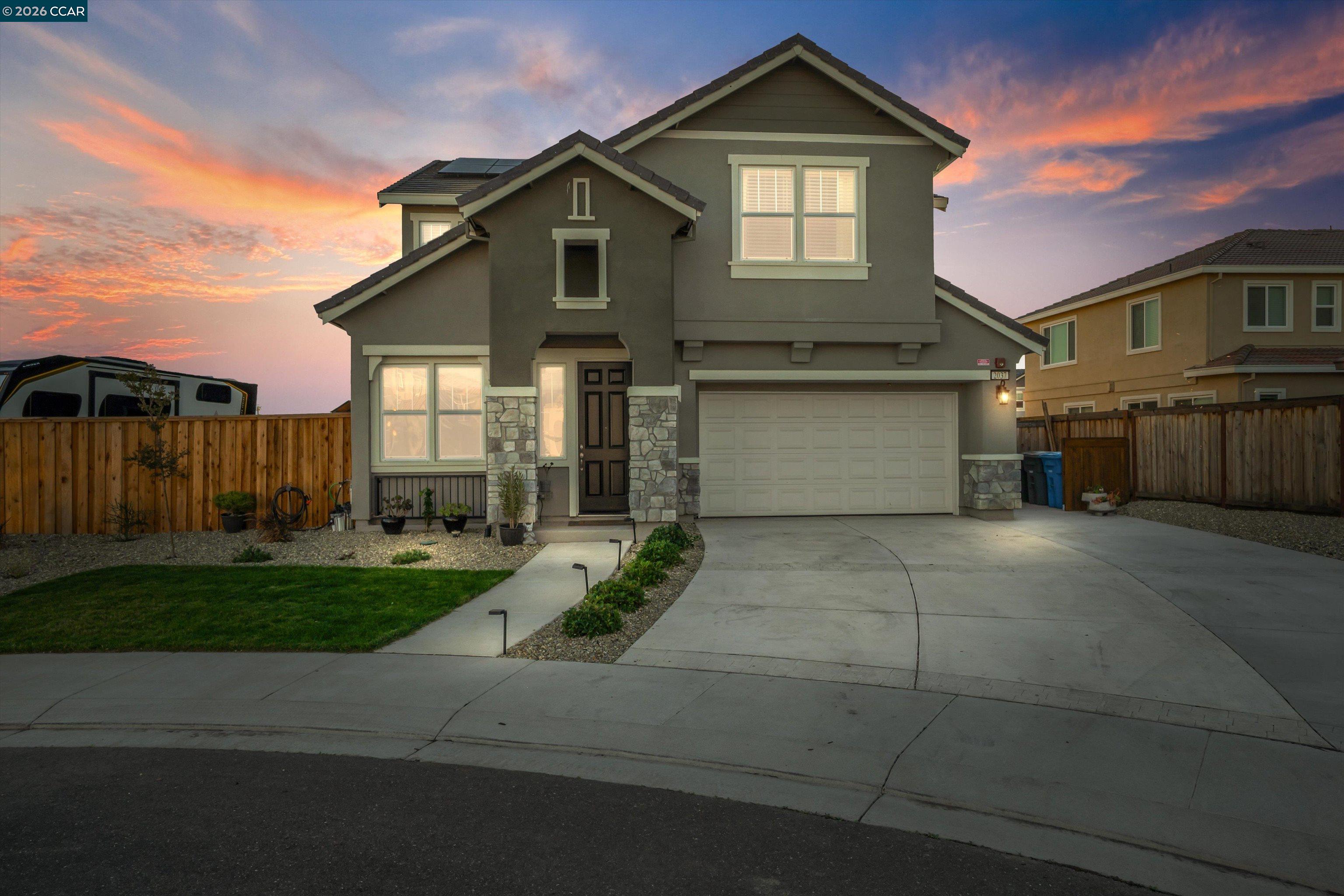 2037 Shrike Ct