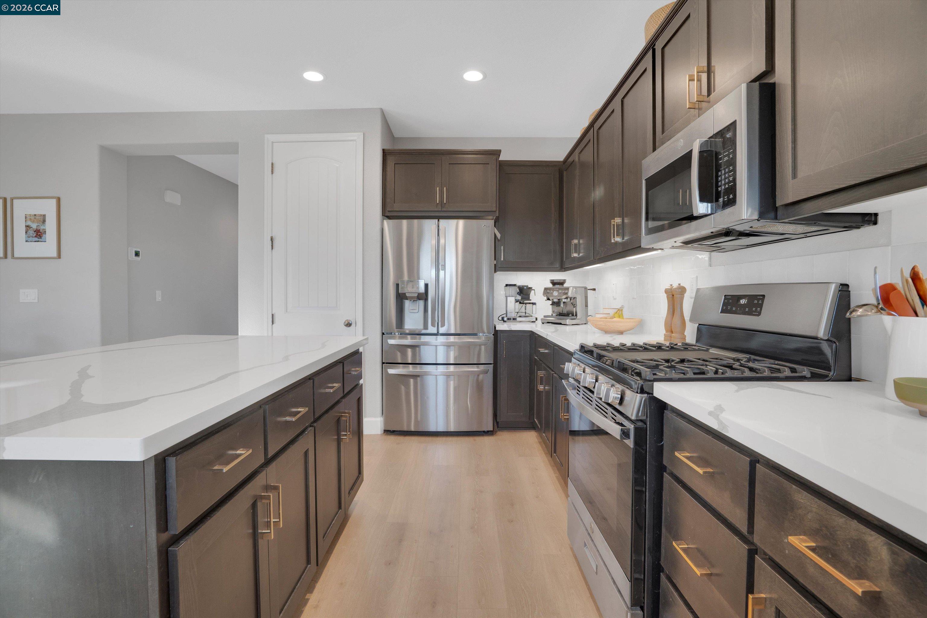 2037 Shrike Ct