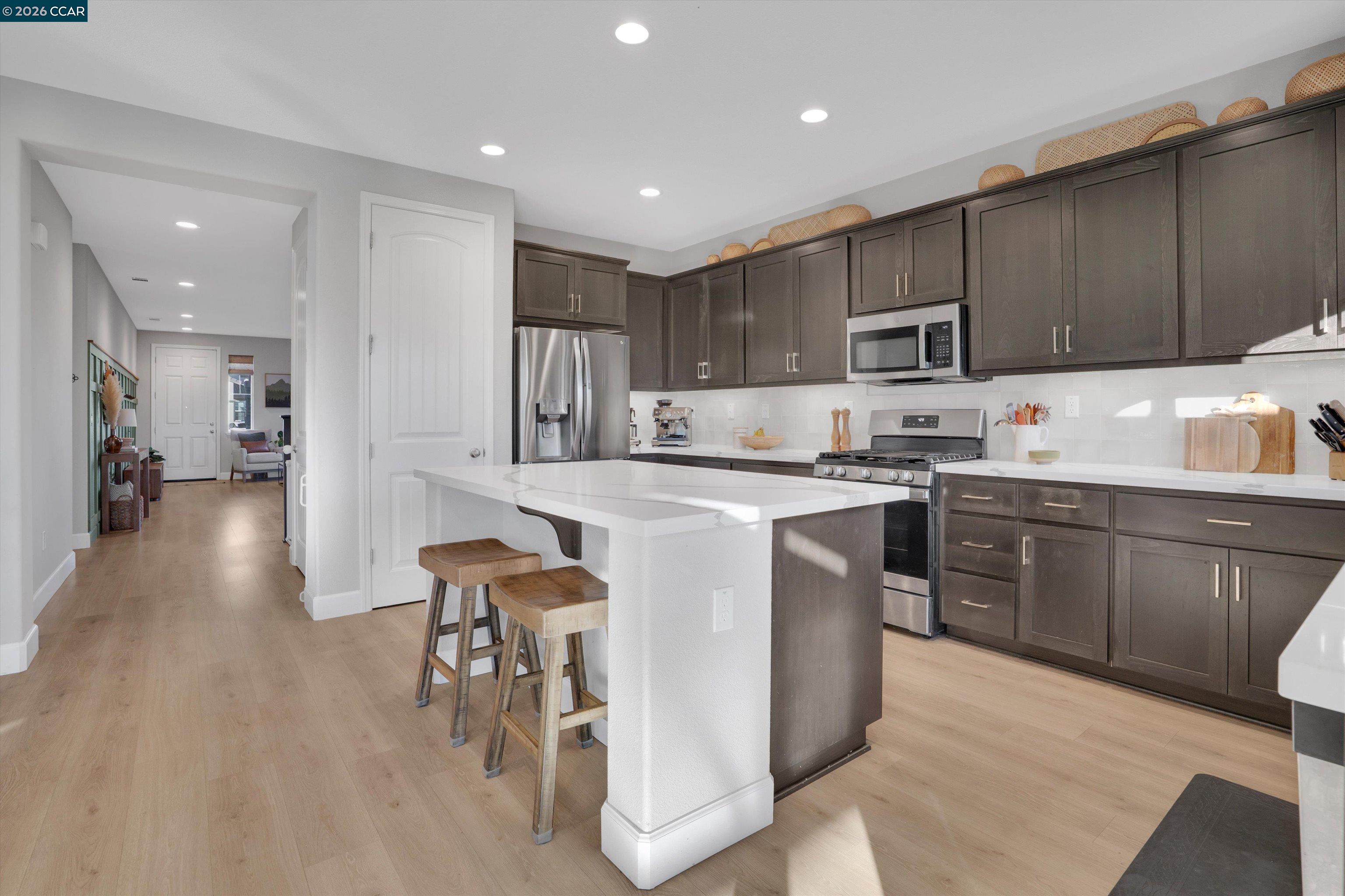 2037 Shrike Ct