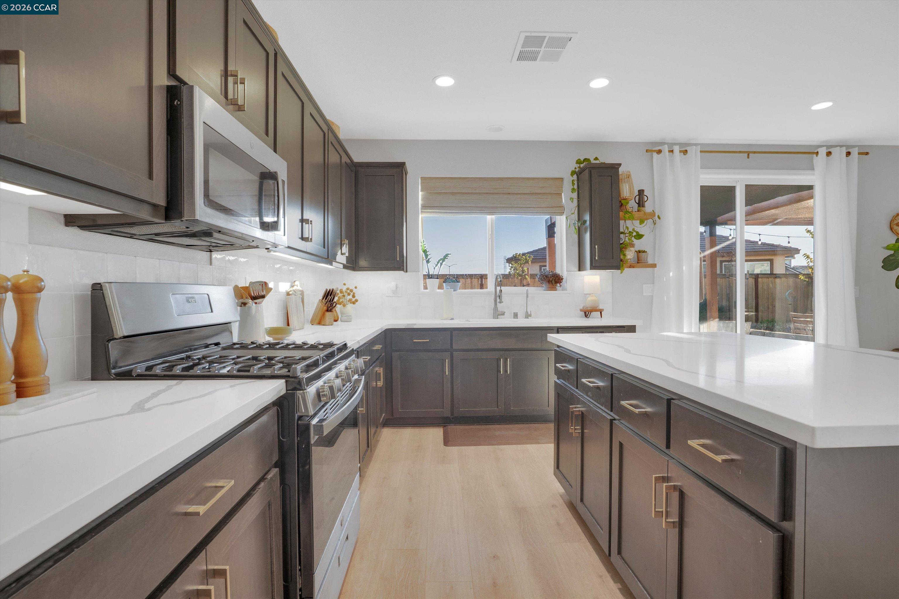 2037 Shrike Ct